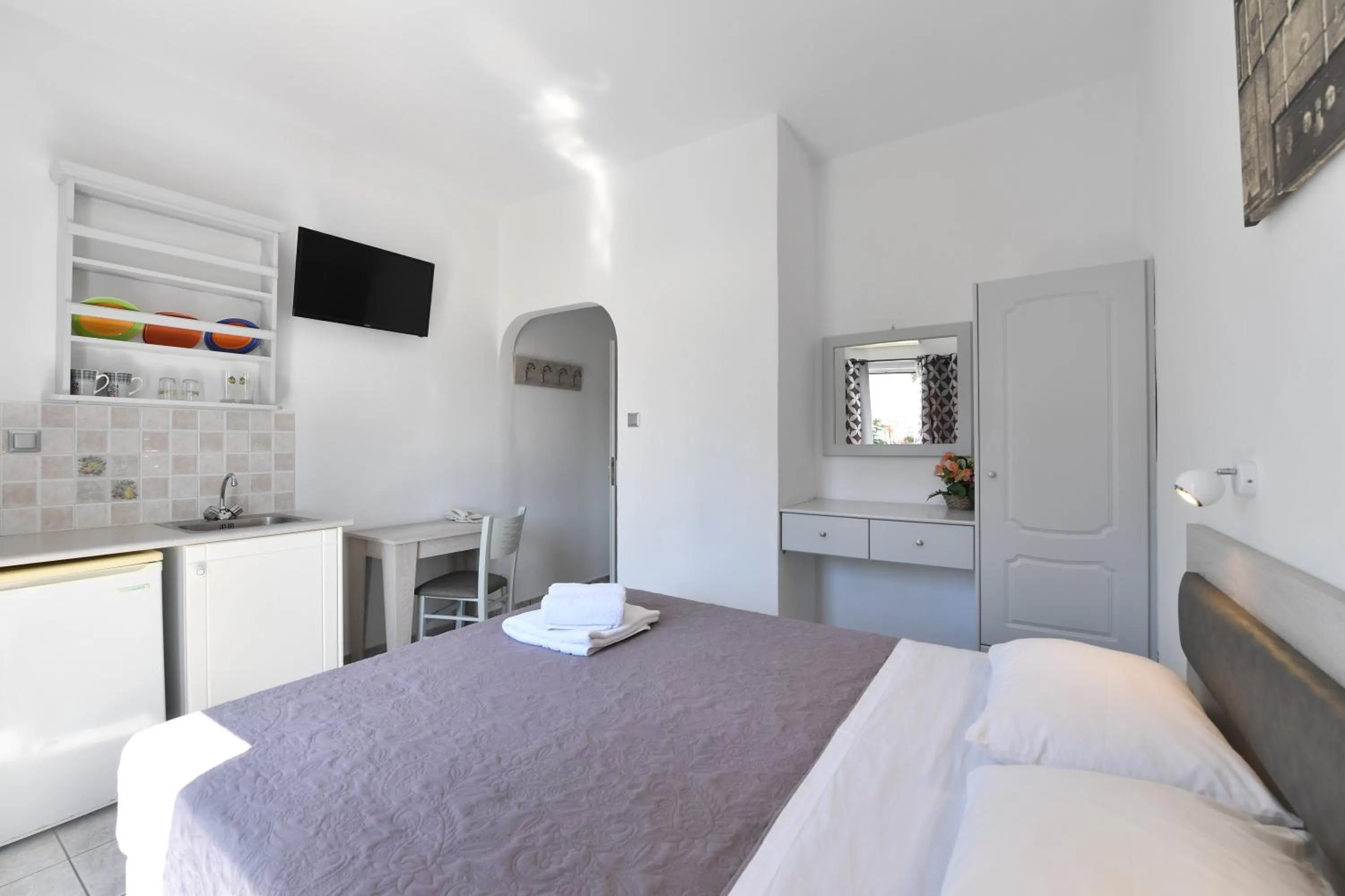 Kitchen or kitchenette, Bed in Villa Katerina
