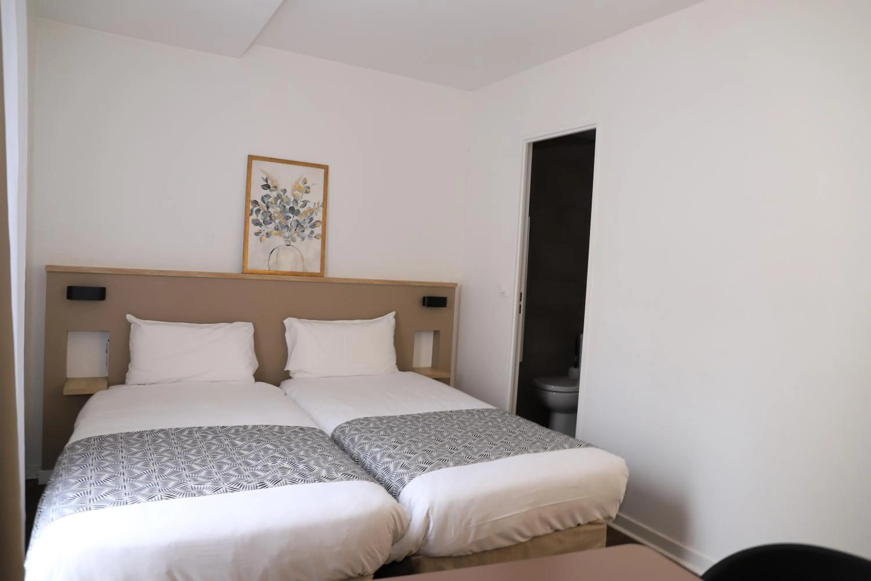 Photo of the whole room, Bed in AMHotel Italie