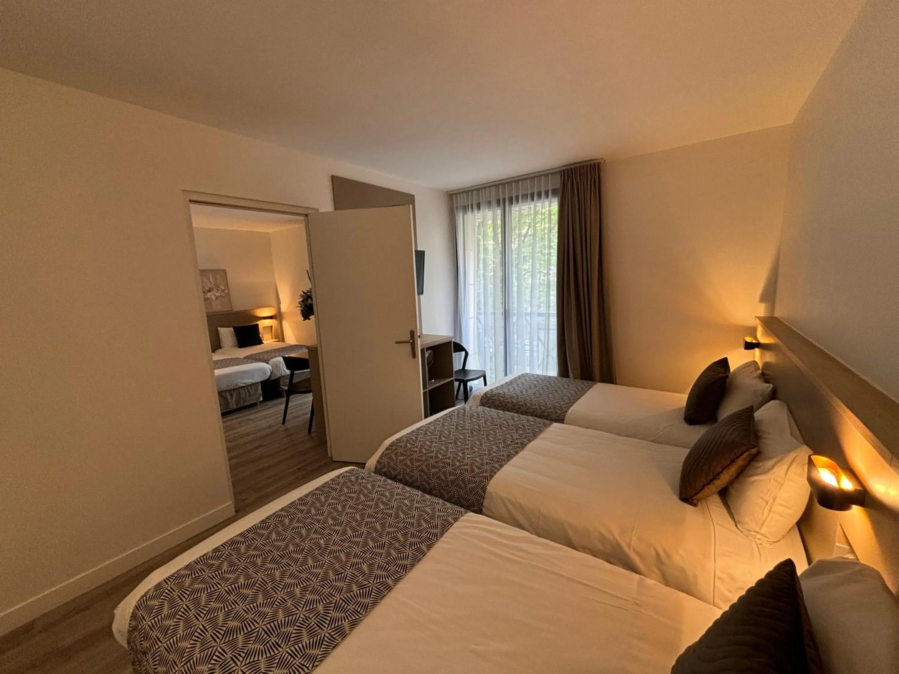 Photo of the whole room, Bed in AMHotel Italie