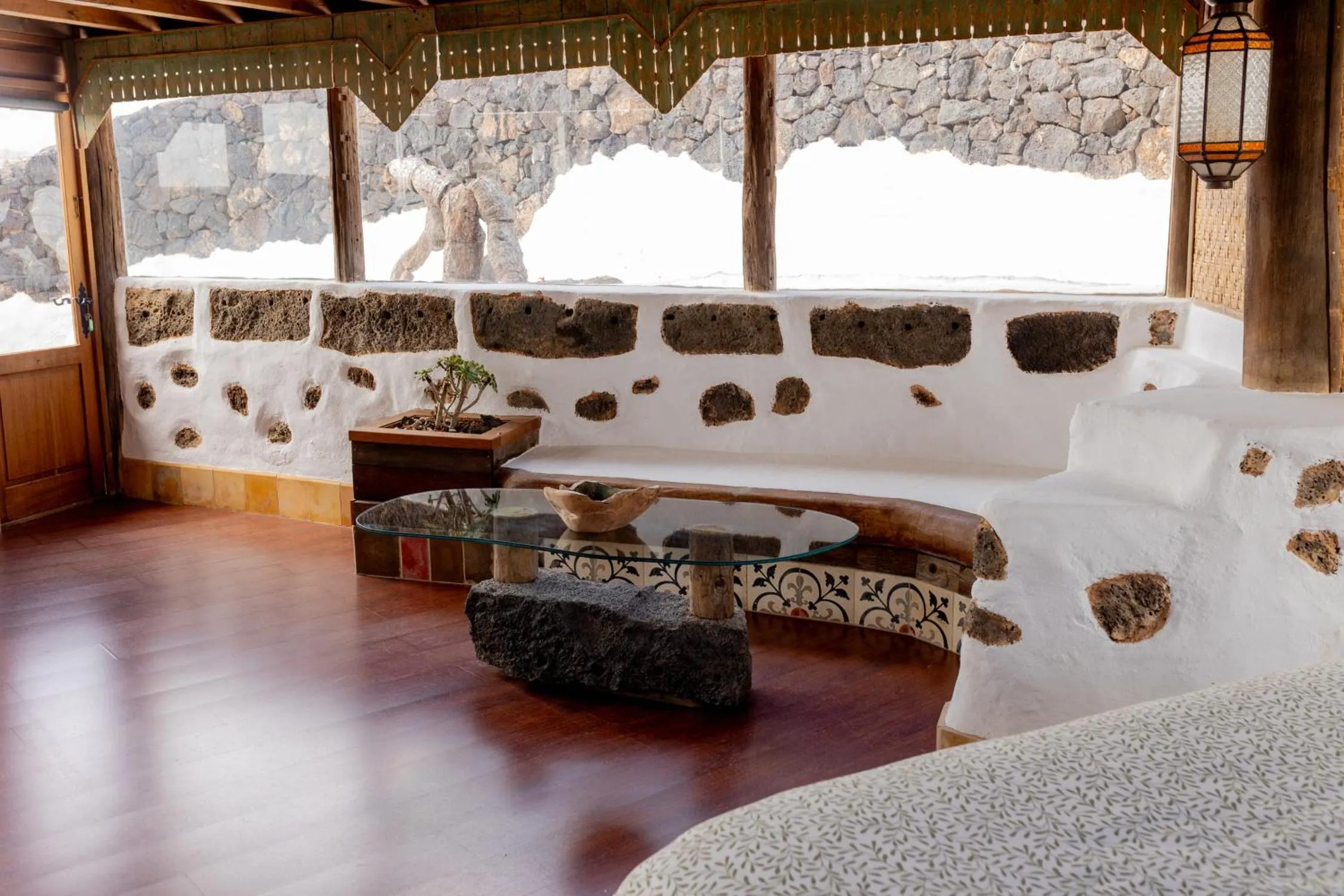 Photo of the whole room in Finca Tomaren