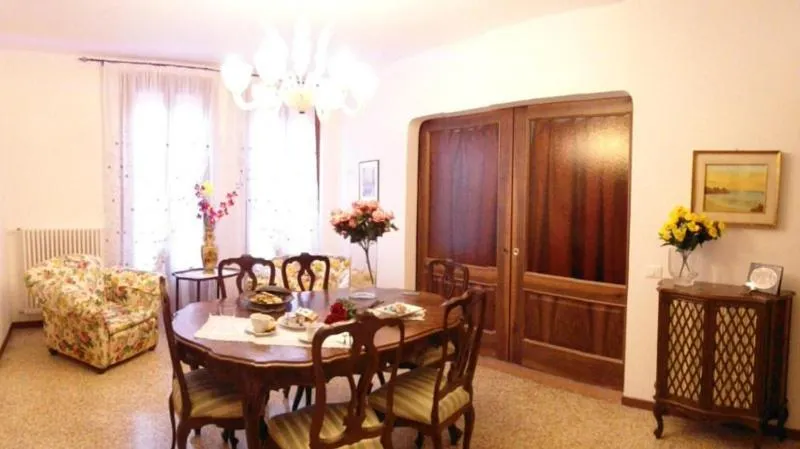 Restaurant/places to eat in B&B Exclusive