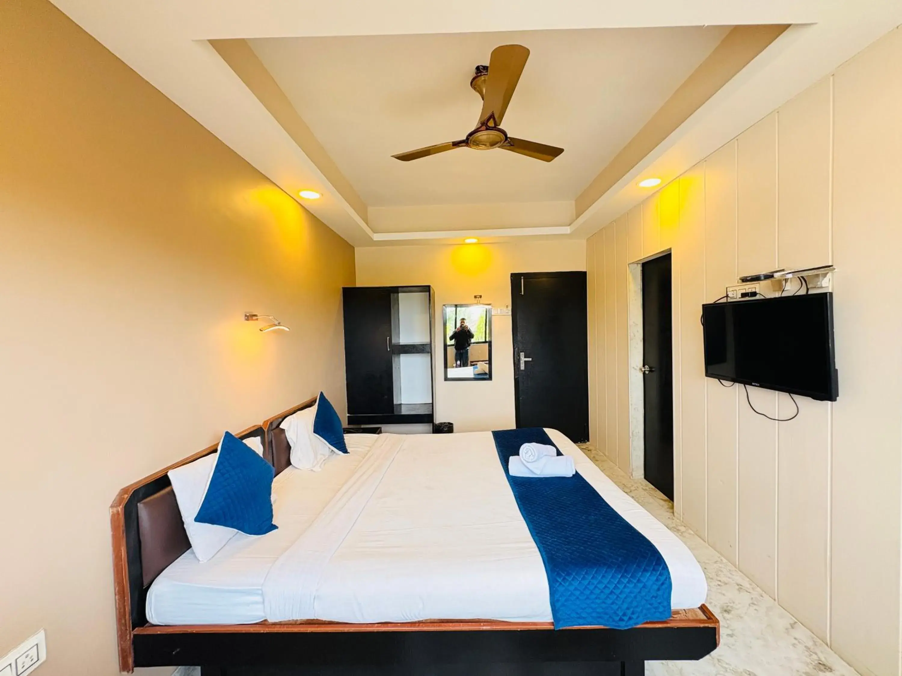 Deluxe Double Room in Sunrise Hill Resort Deluxe Double Room in Sunrise Hill Resort