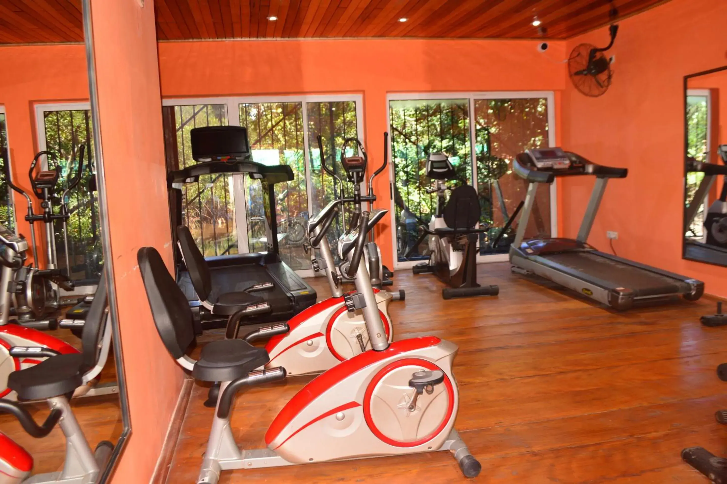 Fitness centre/facilities in Hôtel Restaurant Gites Kribi Fitness centre/facilities in Hôtel Restaurant Gites Kribi
