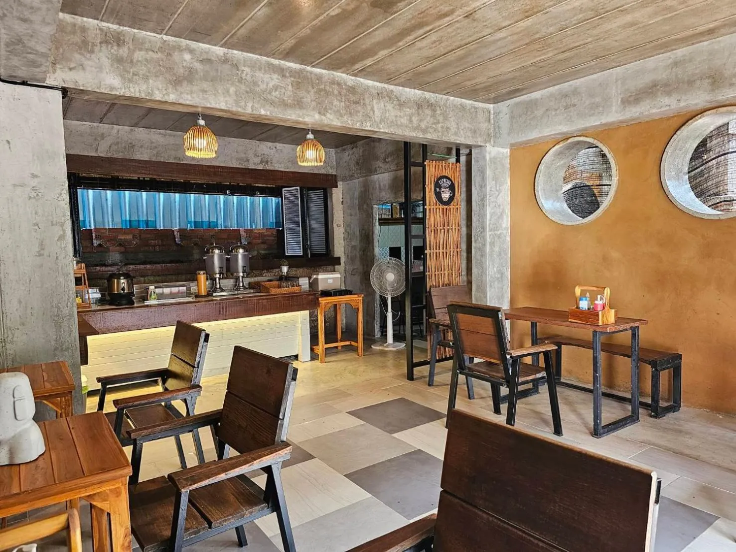 Restaurant/places to eat in Life koh tao resort