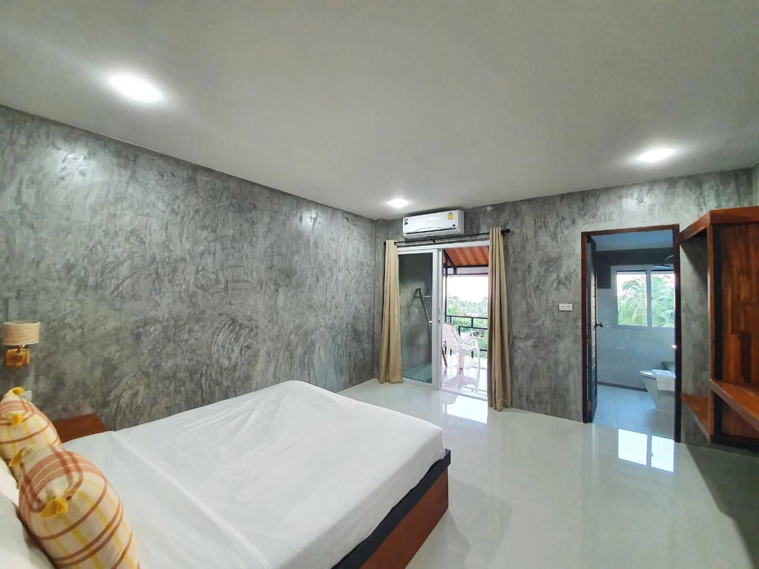 Photo of the whole room, Bed in Life koh tao resort