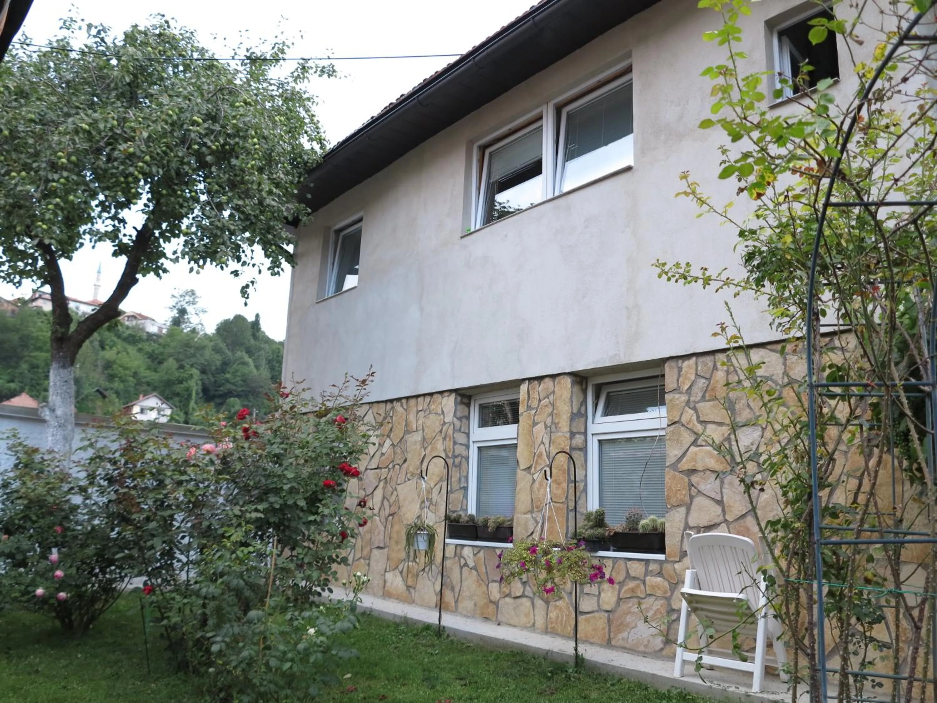 Property building in Modern&Cozy Bosnian house with GARDEN+FREE parking