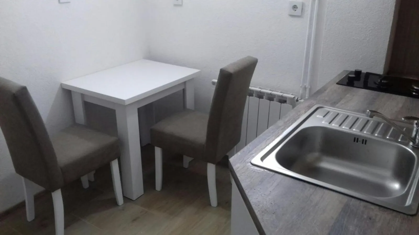 Modern&Cozy Bosnian house with GARDEN+FREE parking
