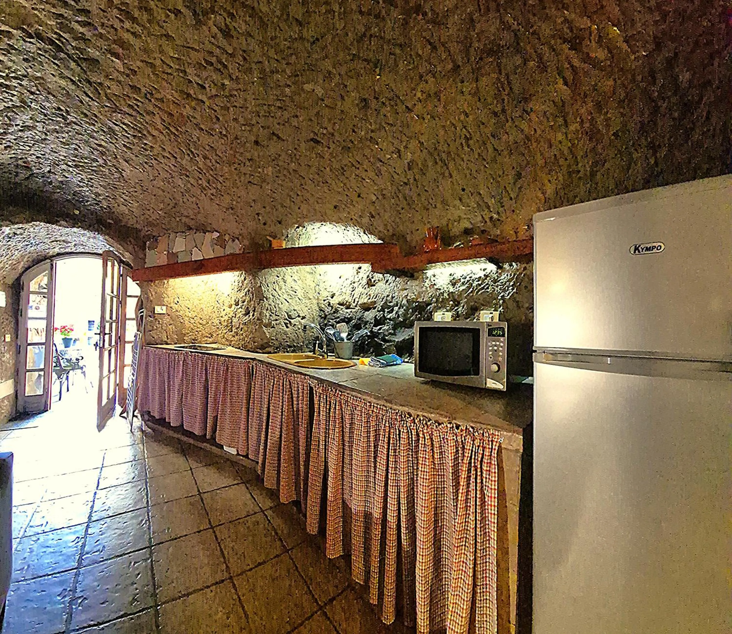 Kitchen or kitchenette in Casa Cueva El Mimo By Artenatur