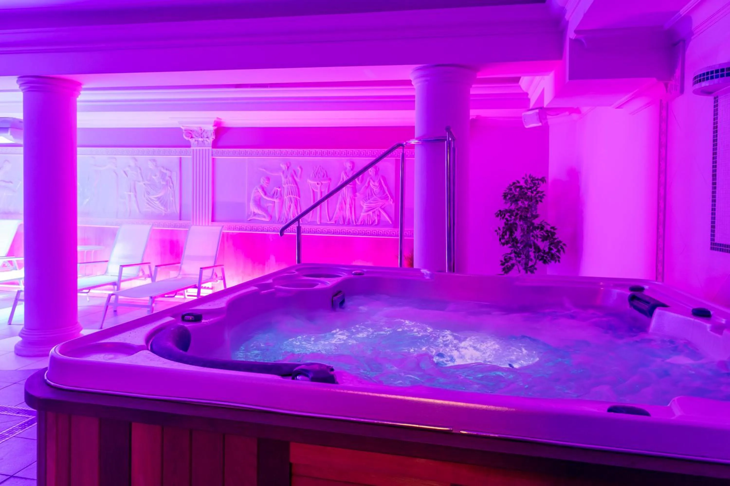 Hot Tub in Hotel Arkadia Royal