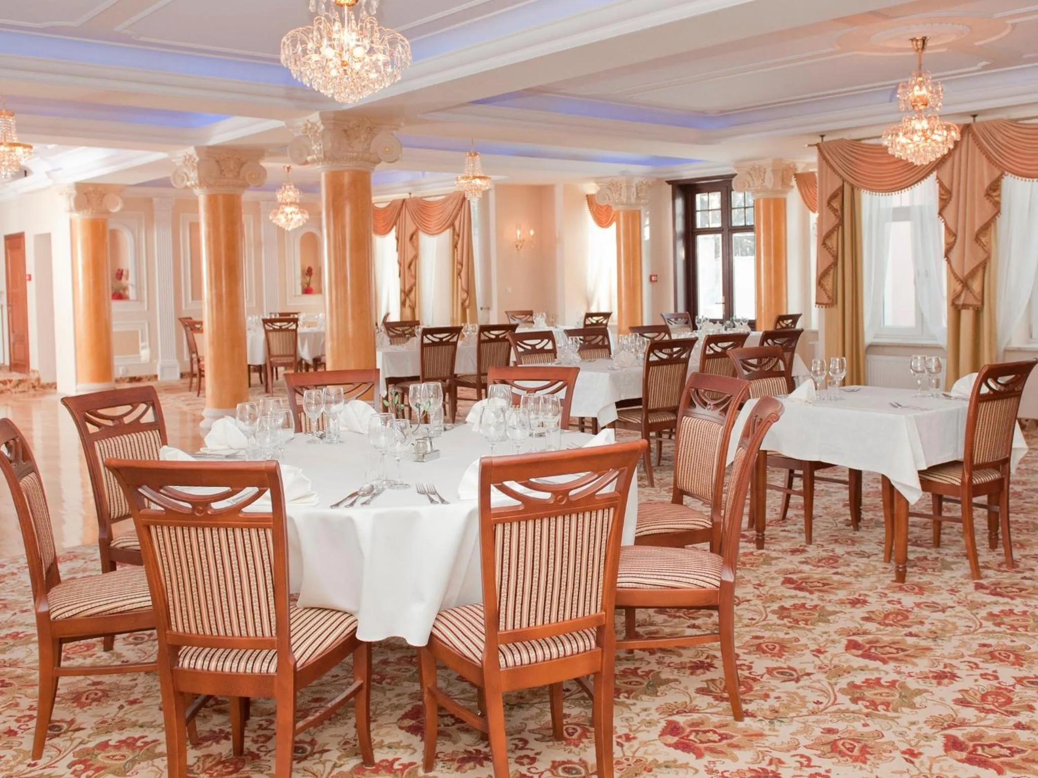 Restaurant/places to eat in Hotel Arkadia Royal