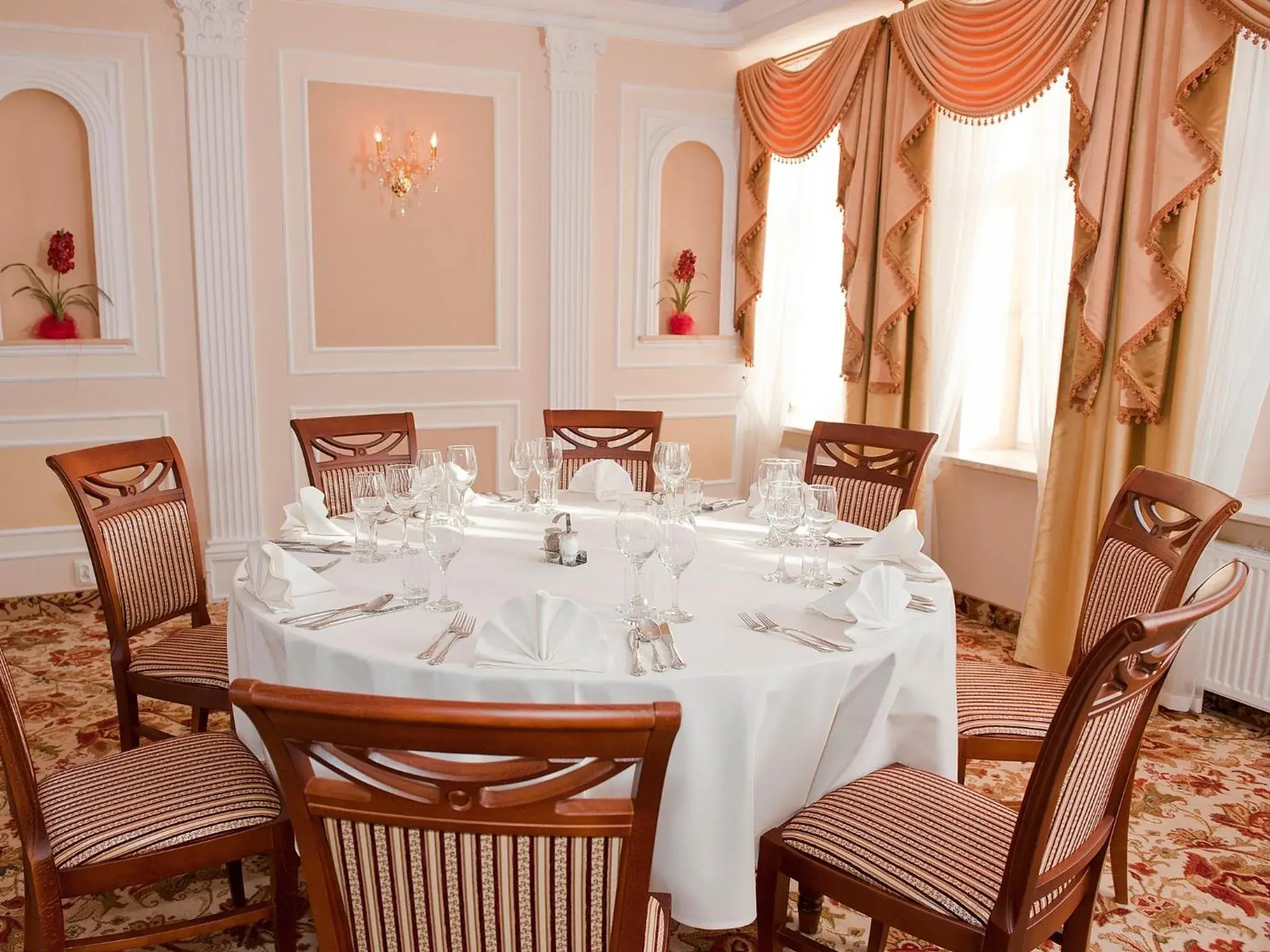 Restaurant/places to eat in Hotel Arkadia Royal Restaurant/places to eat in Hotel Arkadia Royal