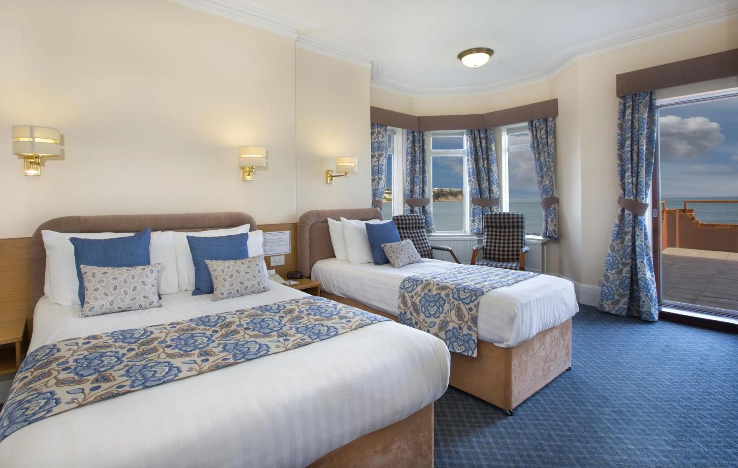 Photo of the whole room, Bed in Livermead Cliff Hotel