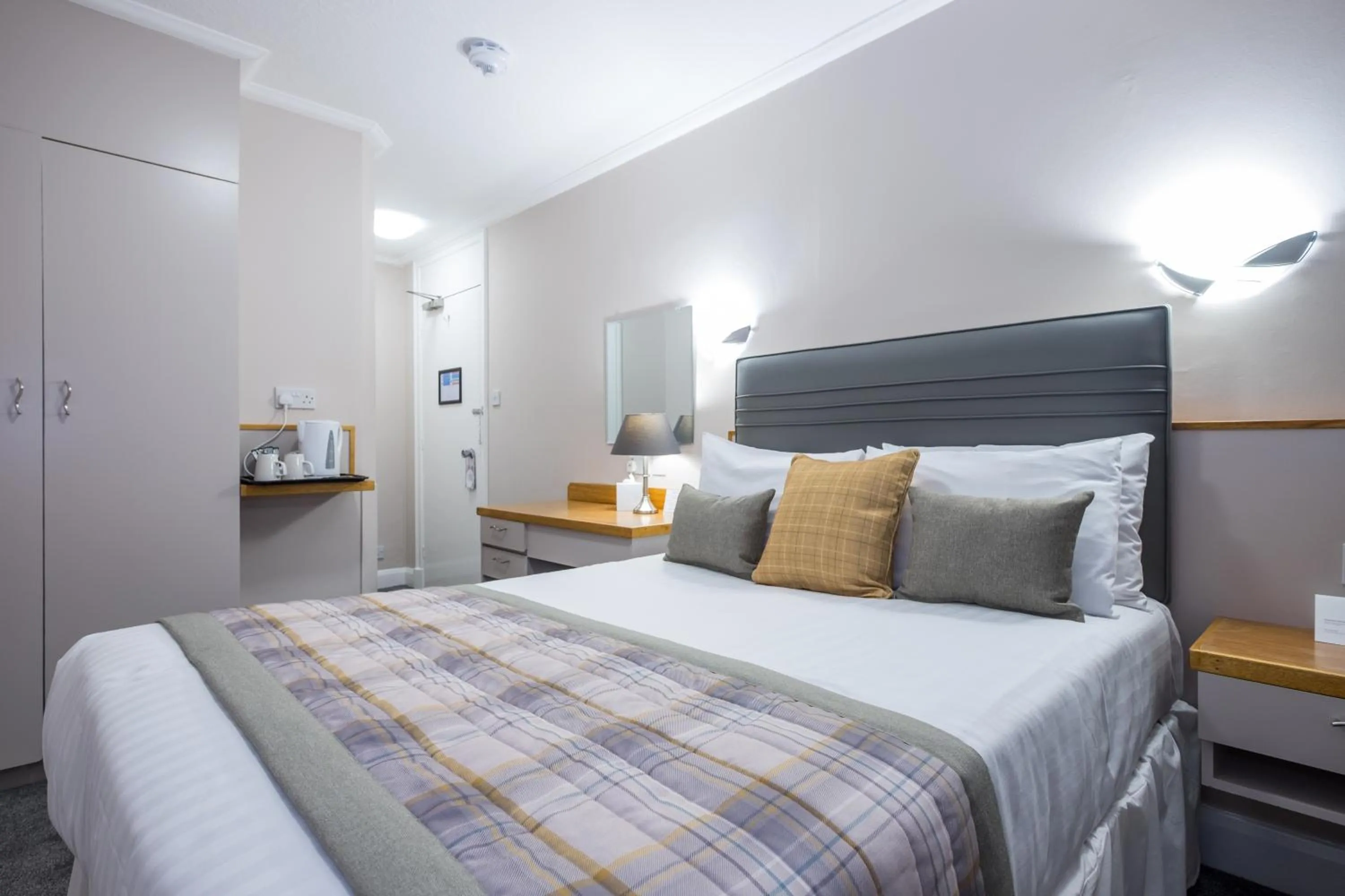 Bed in Livermead Cliff Hotel