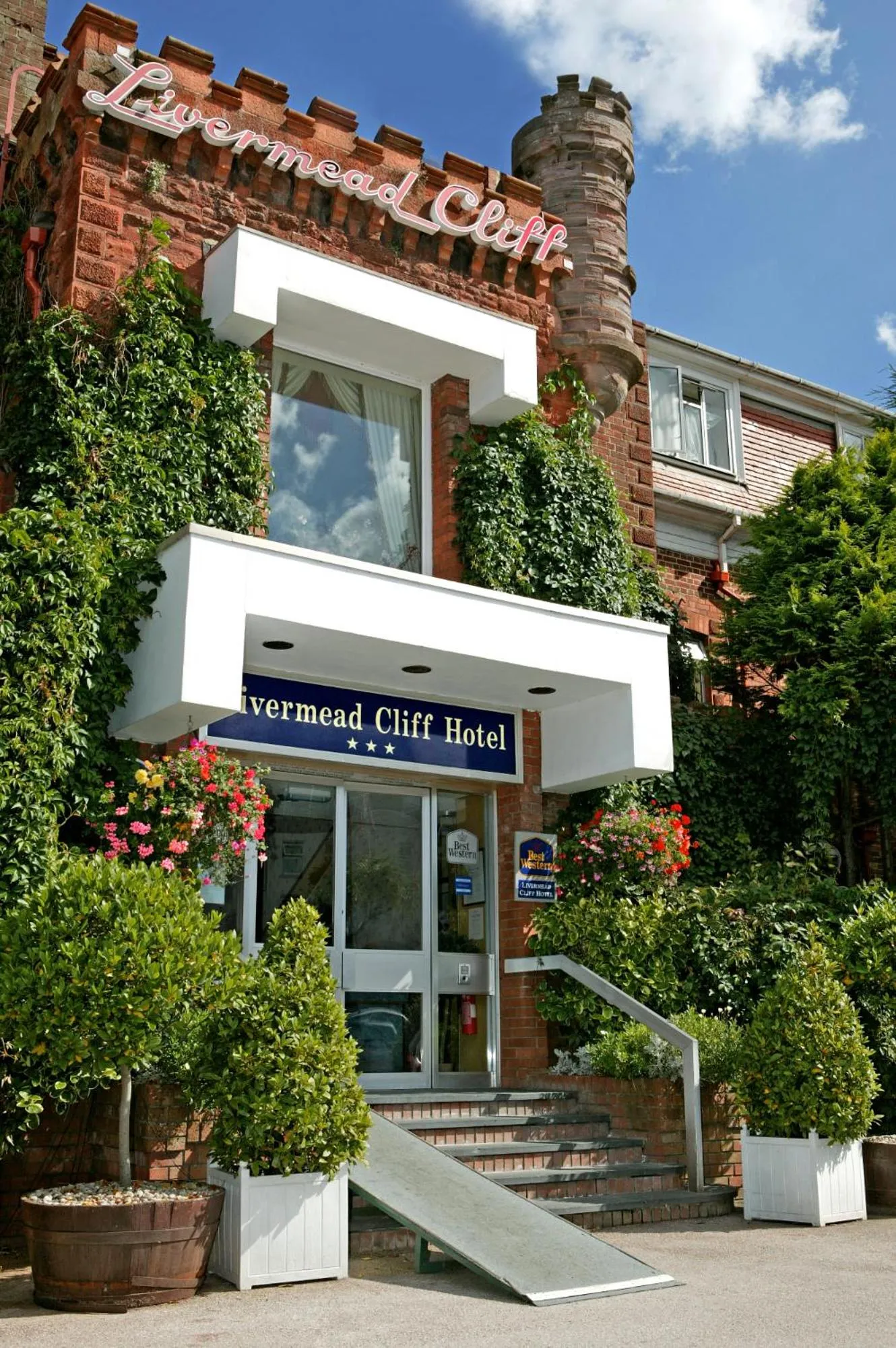 Property building in Livermead Cliff Hotel