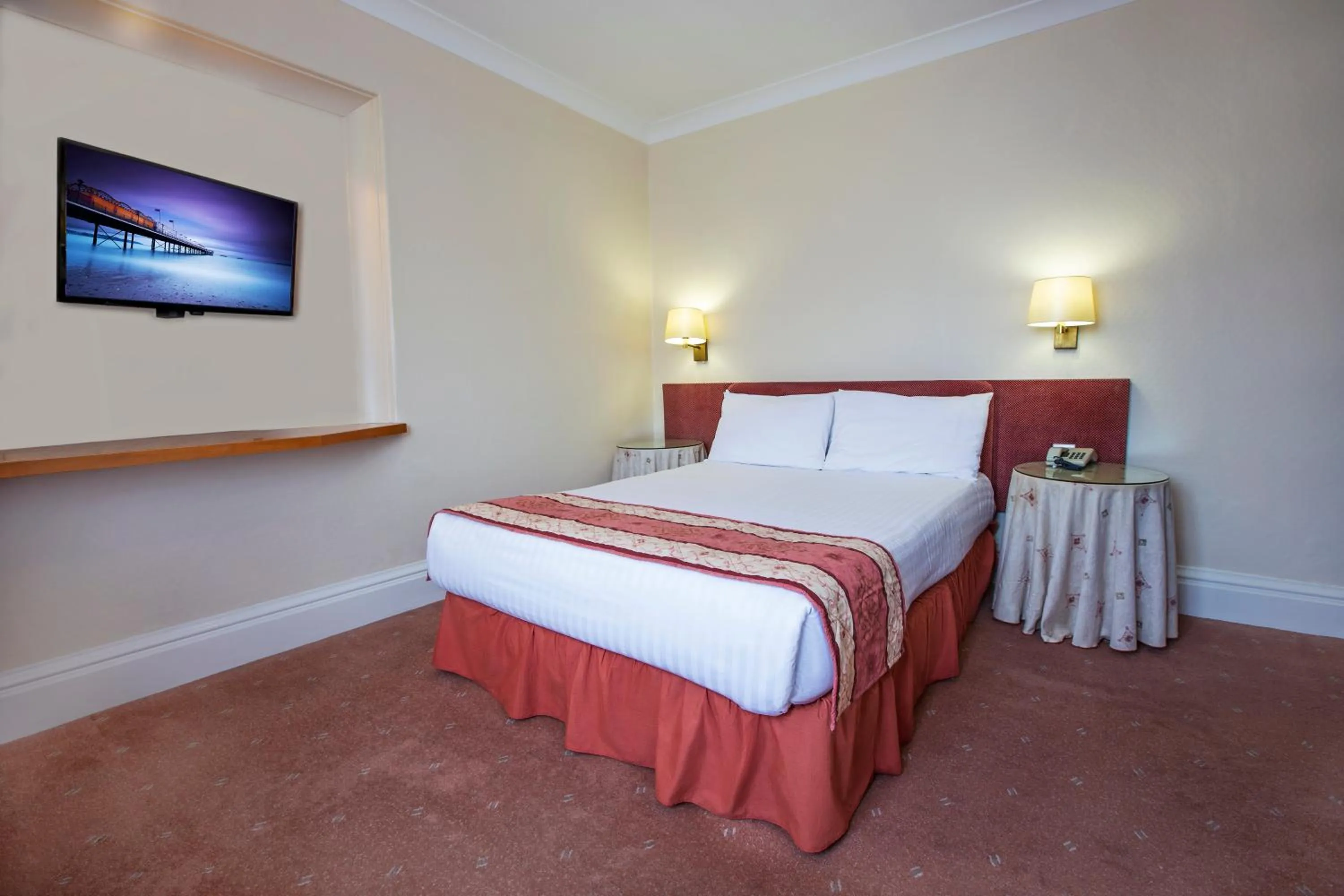 Bed in Livermead Cliff Hotel