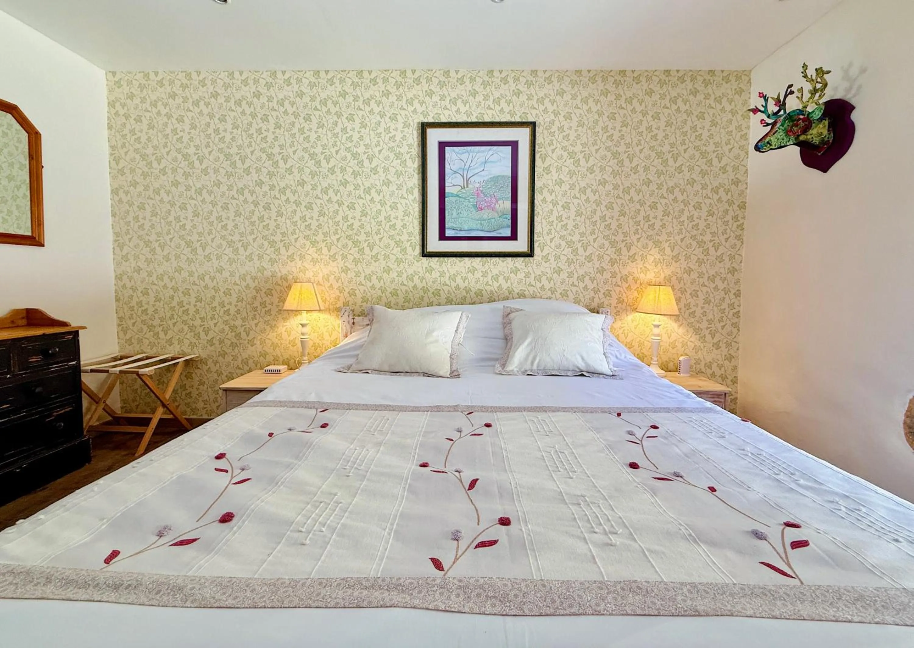 Bed in Le Chevrefeuille chambres d'hotes et gîtes de charme