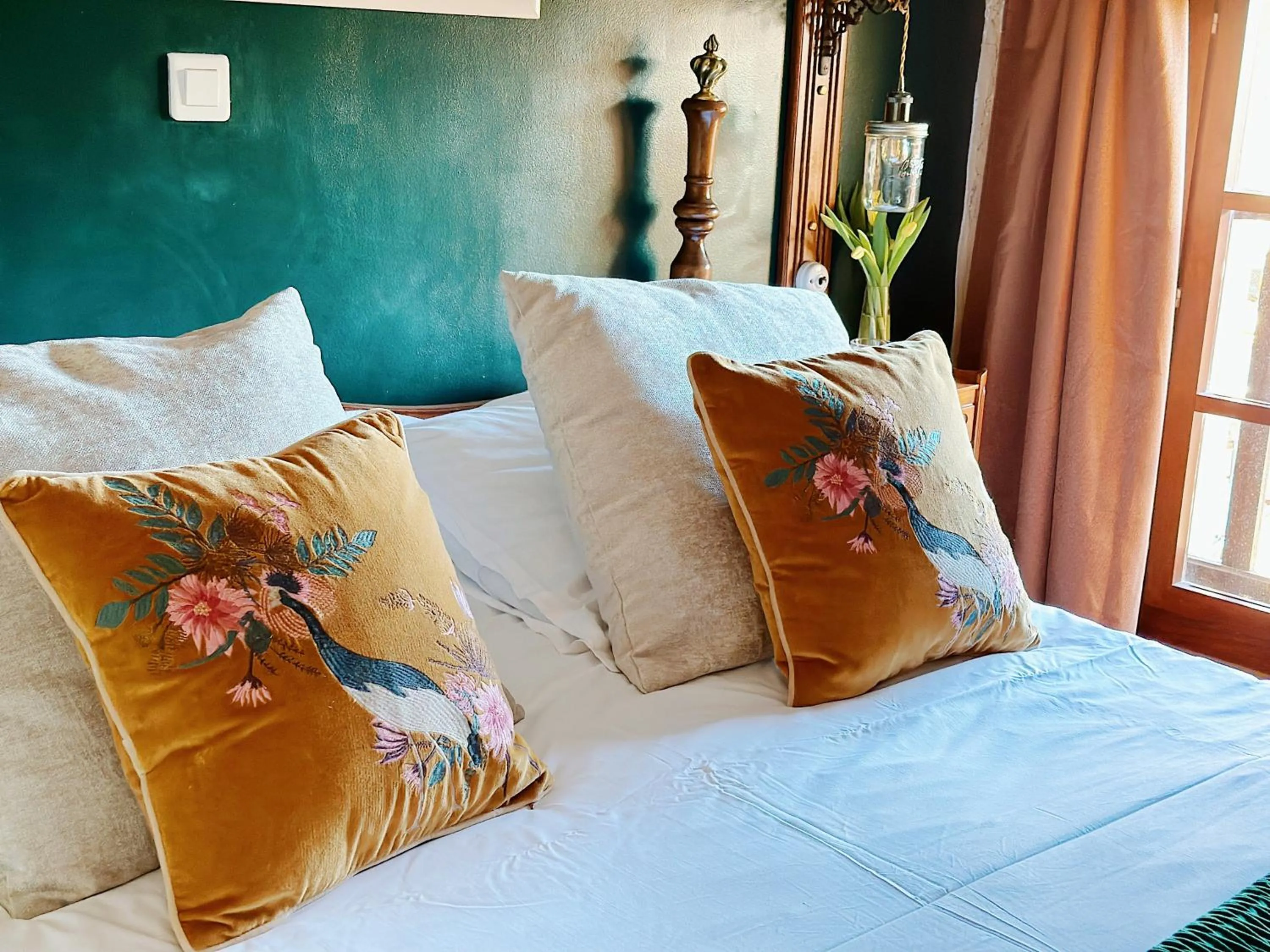 Bed in Le Chevrefeuille chambres d'hotes et gîtes de charme