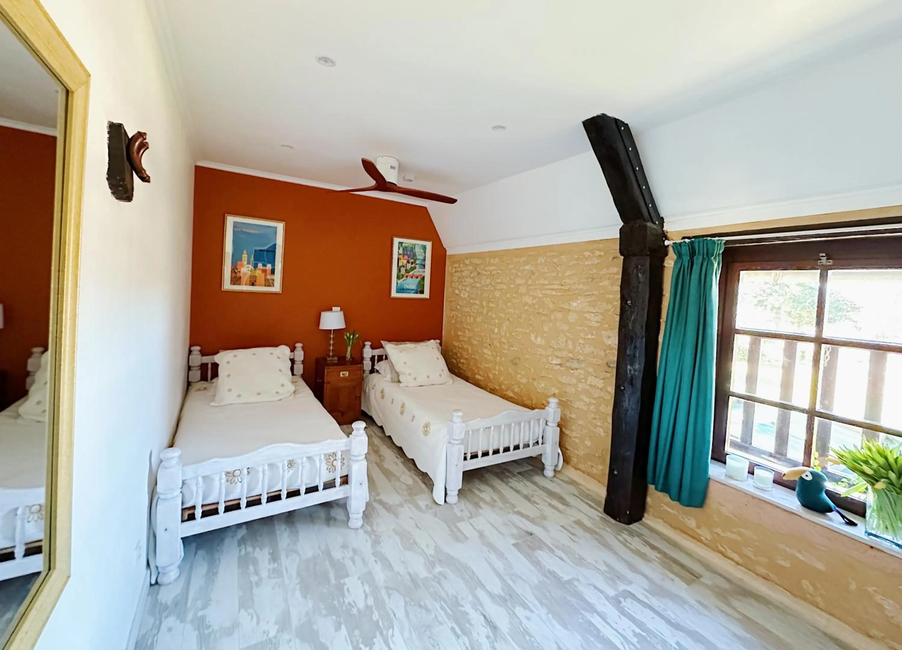 Bed in Le Chevrefeuille chambres d'hotes et gîtes de charme