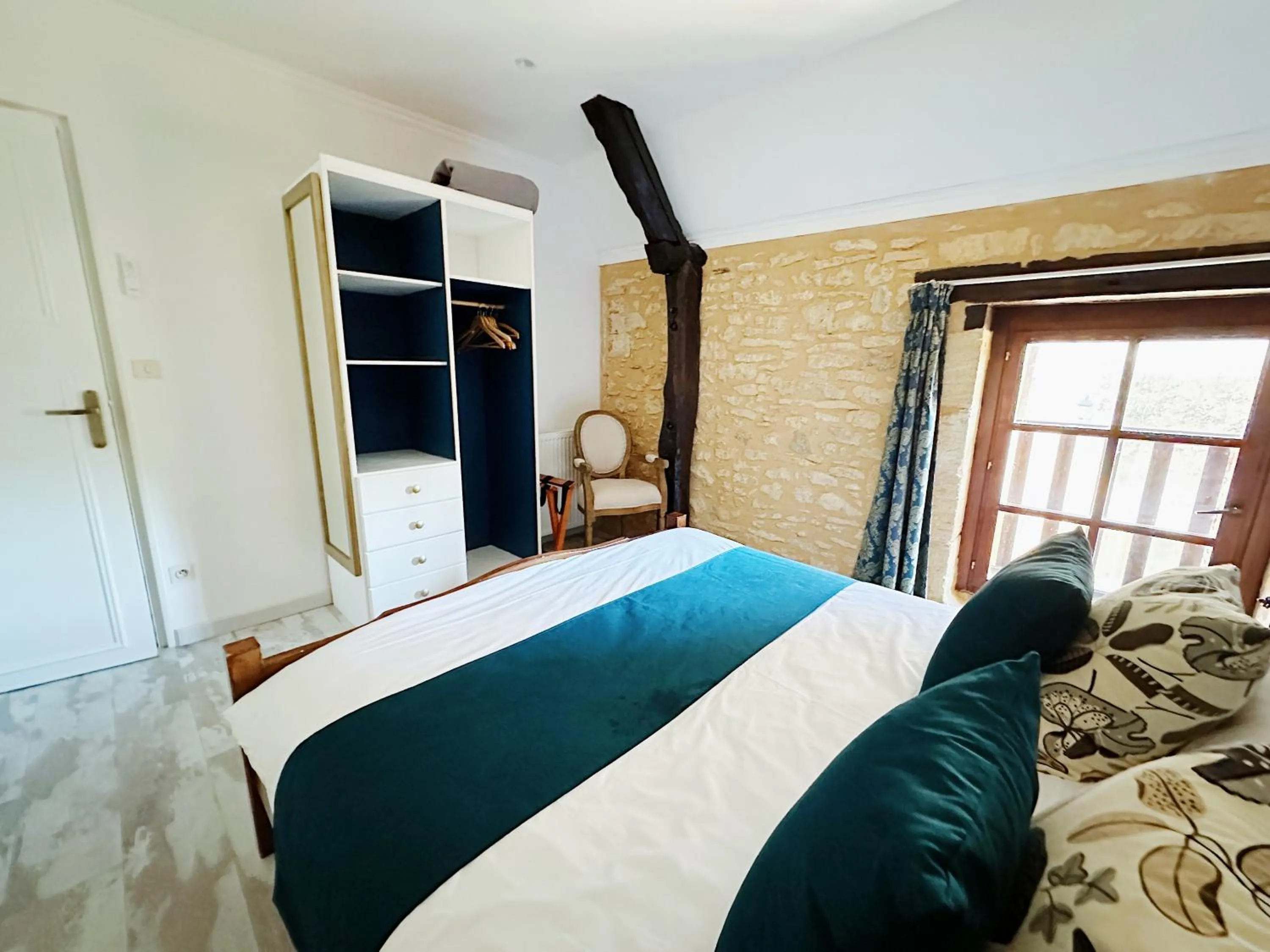 Bed in Le Chevrefeuille chambres d'hotes et gîtes de charme