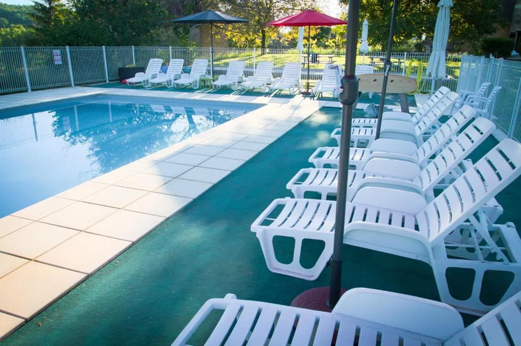 Swimming pool in Le Chevrefeuille chambres d'hotes et gîtes de charme
