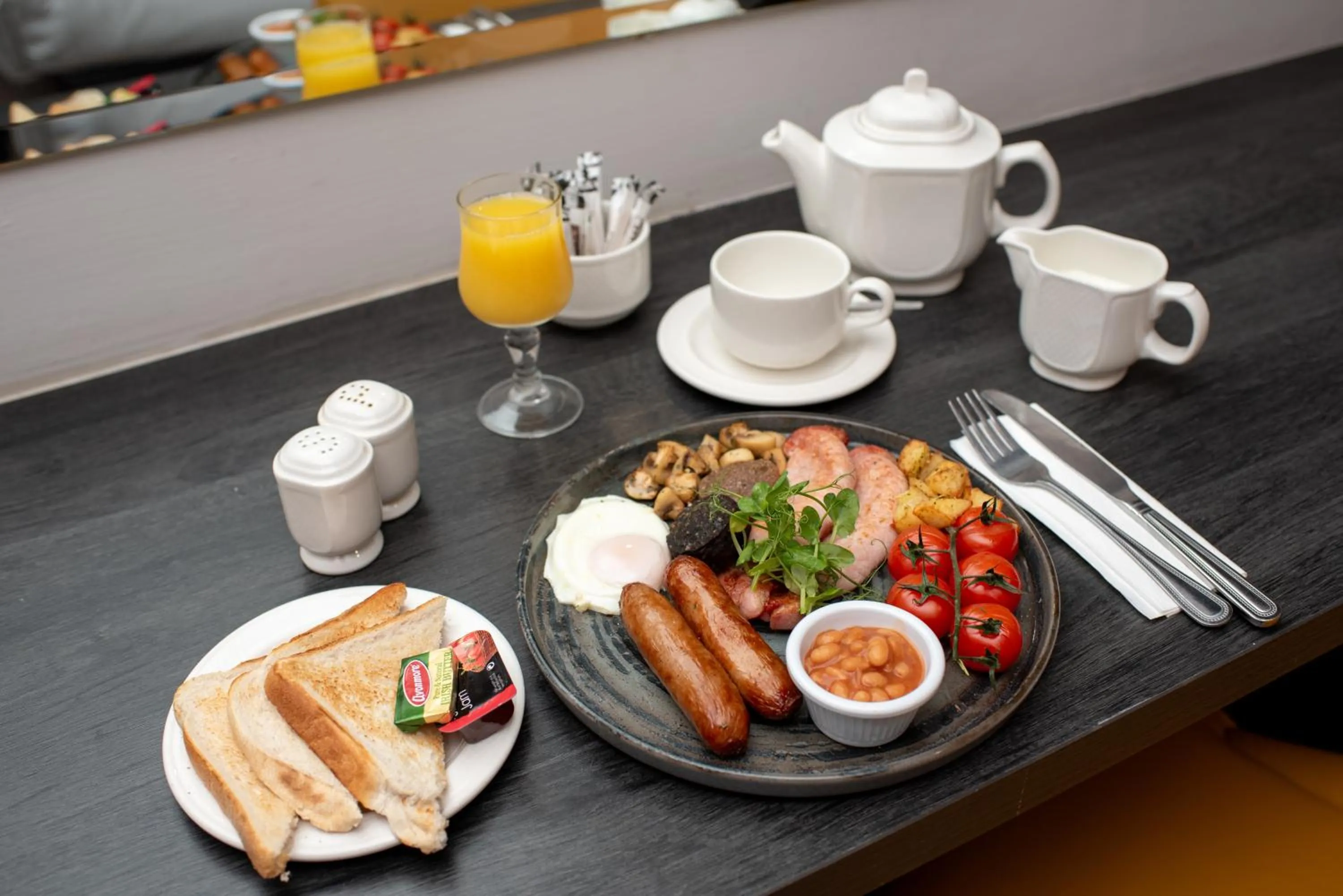 English/Irish breakfast in Hibernian Hotel & Leisure Centre