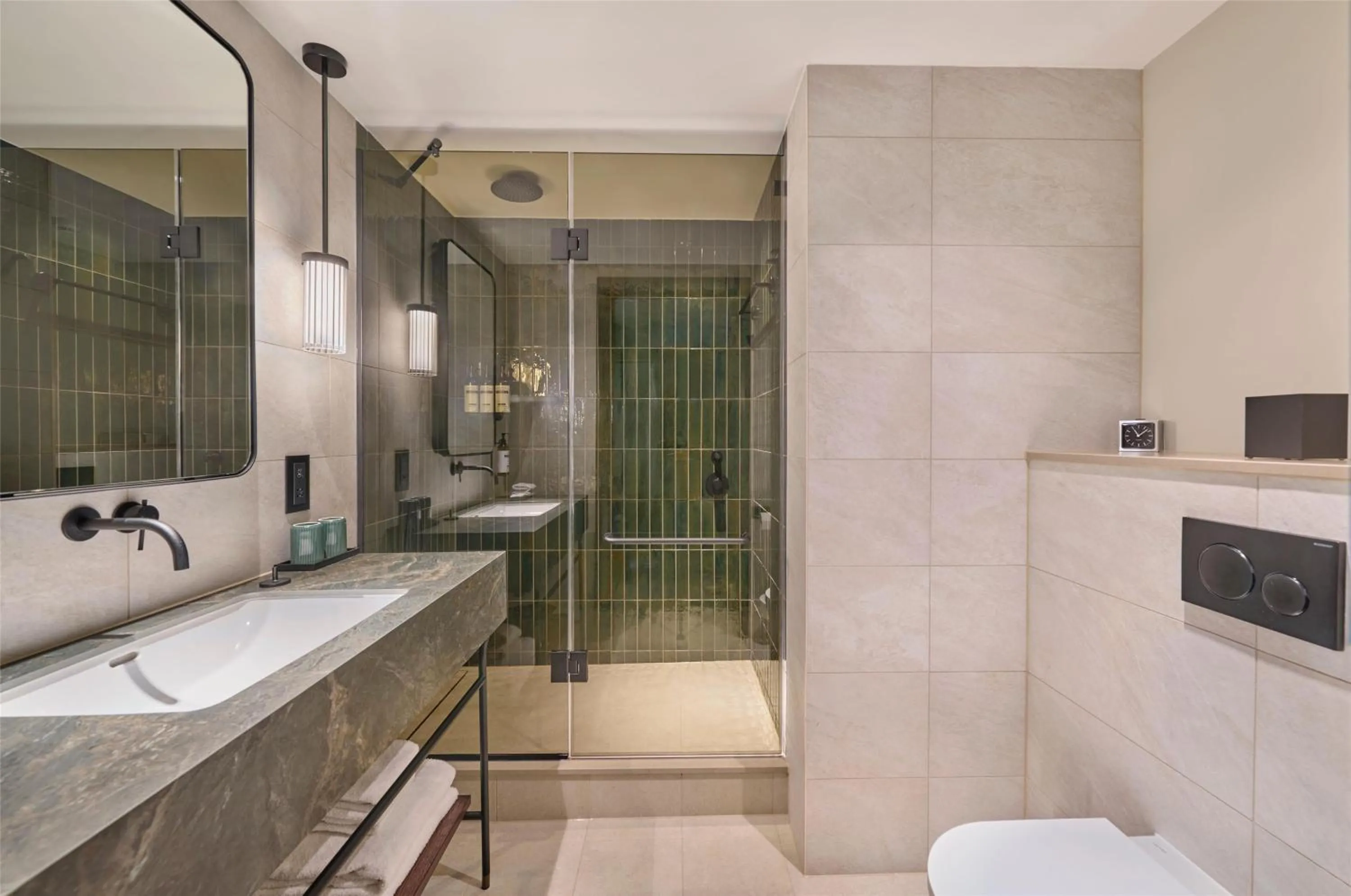 Shower in Hyatt Regency London Blackfriars