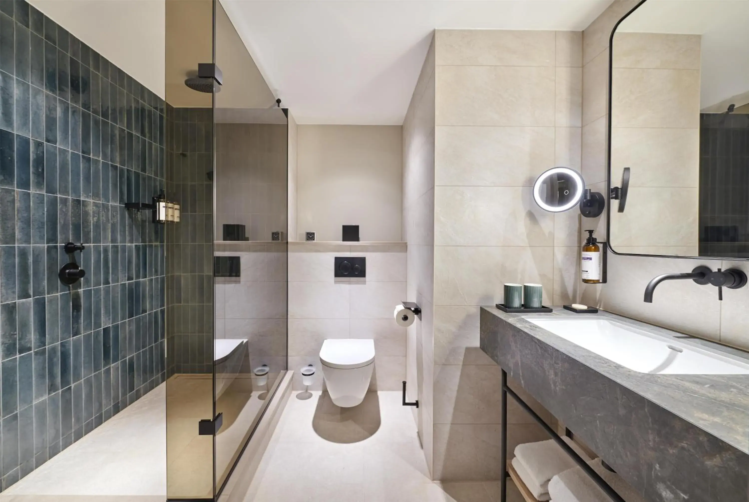 Bathroom in Hyatt Regency London Blackfriars Bathroom in Hyatt Regency London Blackfriars