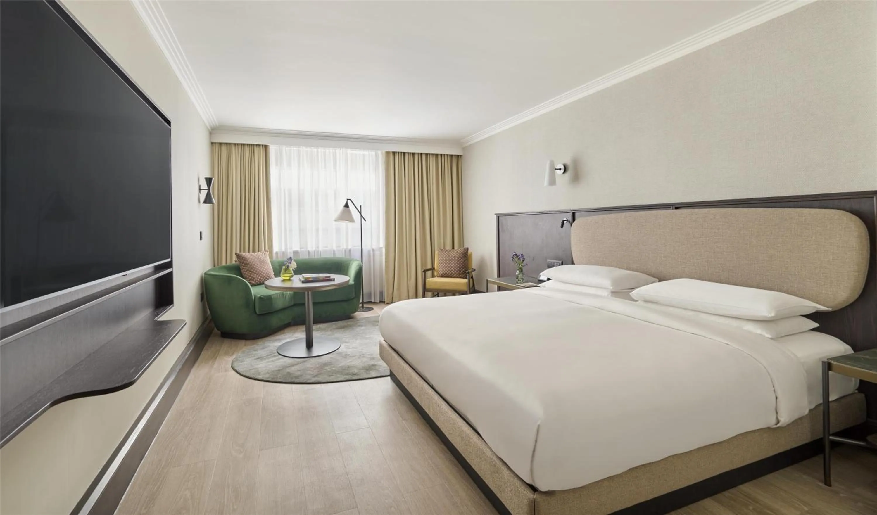 Bed in Hyatt Regency London Blackfriars