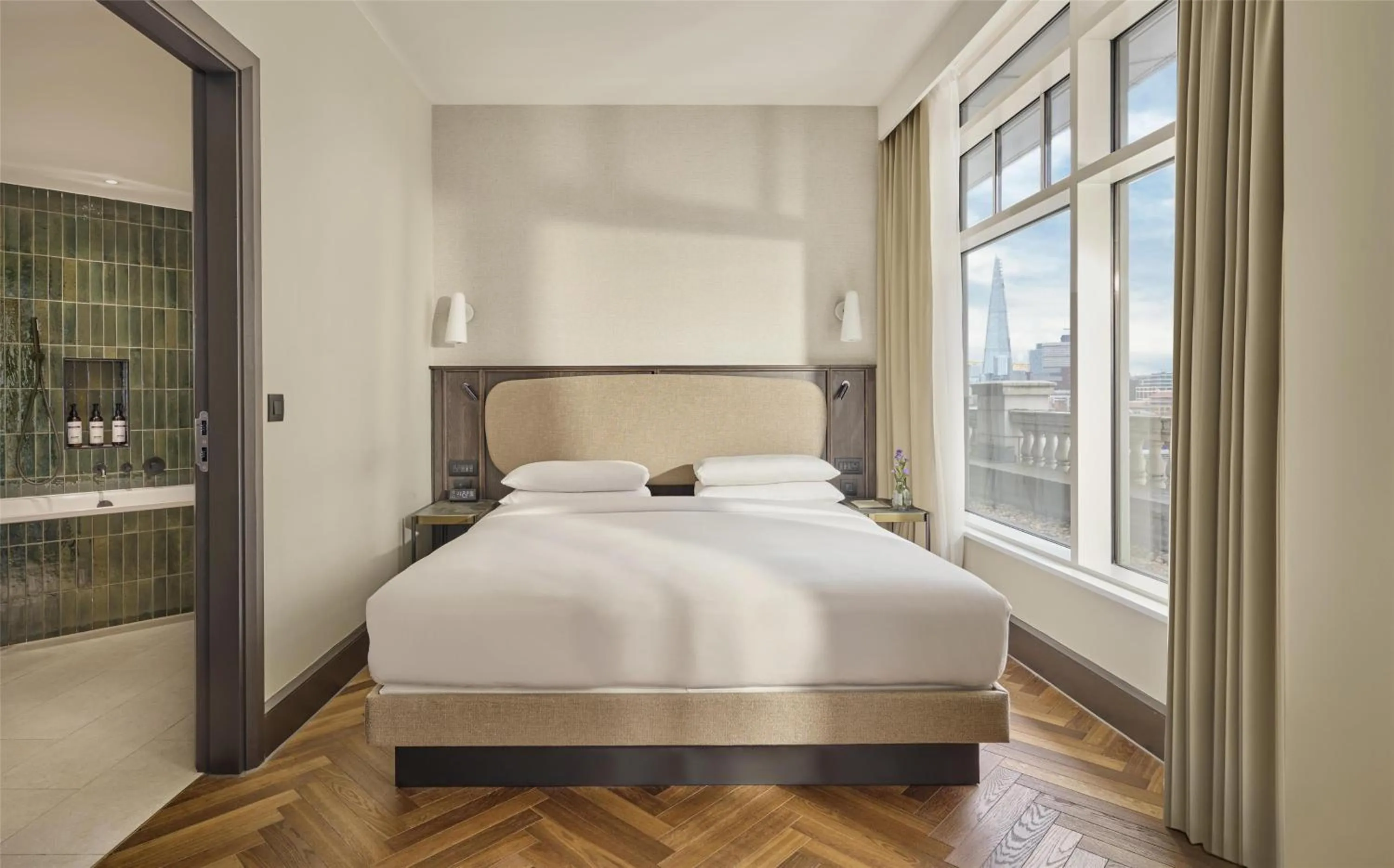 Bed in Hyatt Regency London Blackfriars