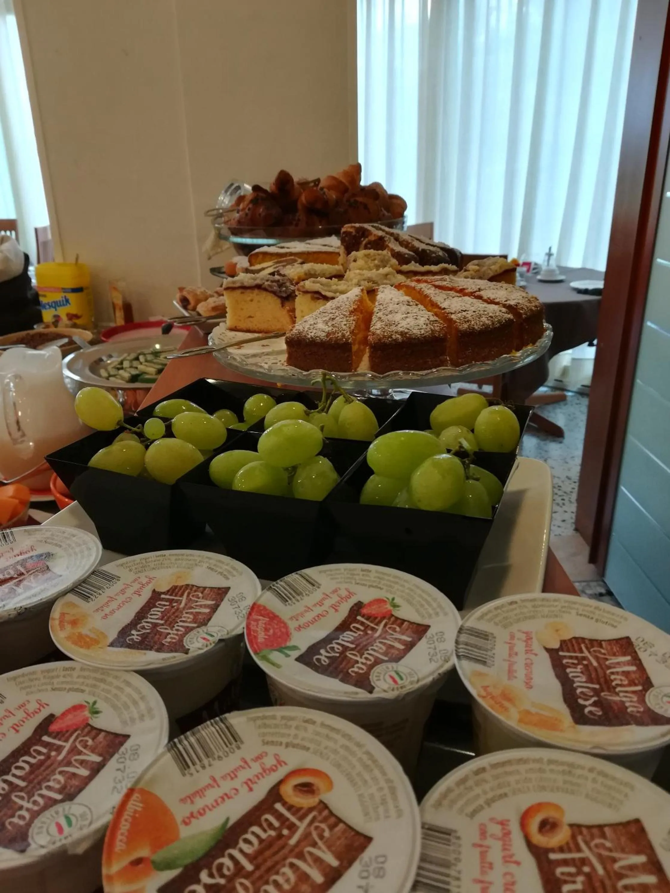 Buffet breakfast in Hotel Colonna