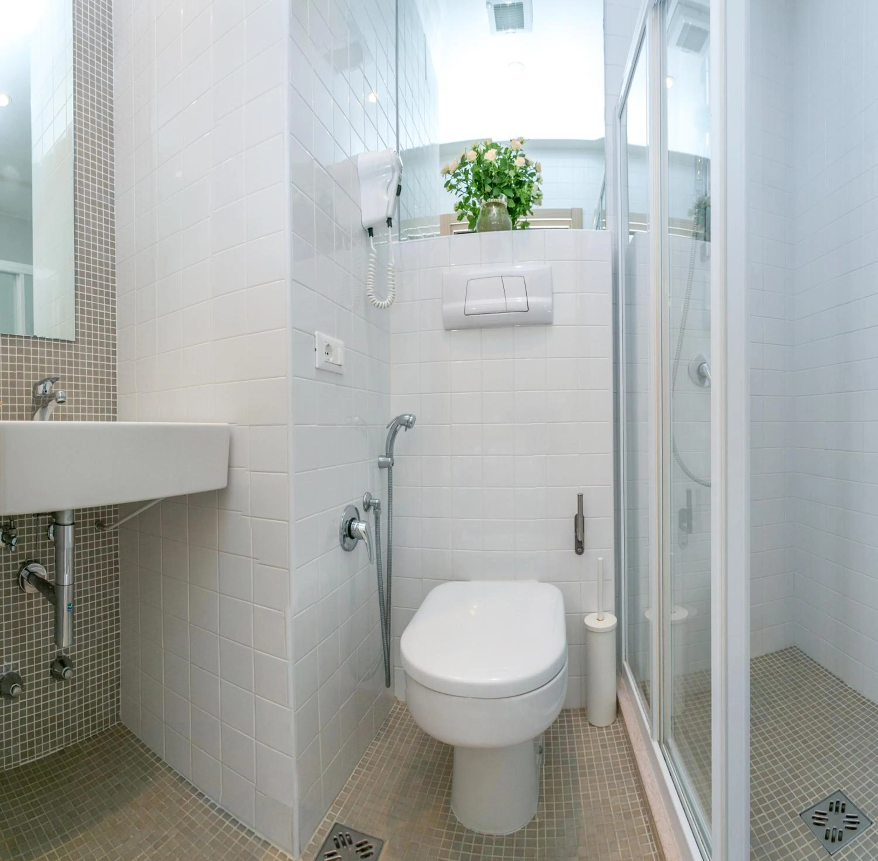 Shower in Hotel Colonna