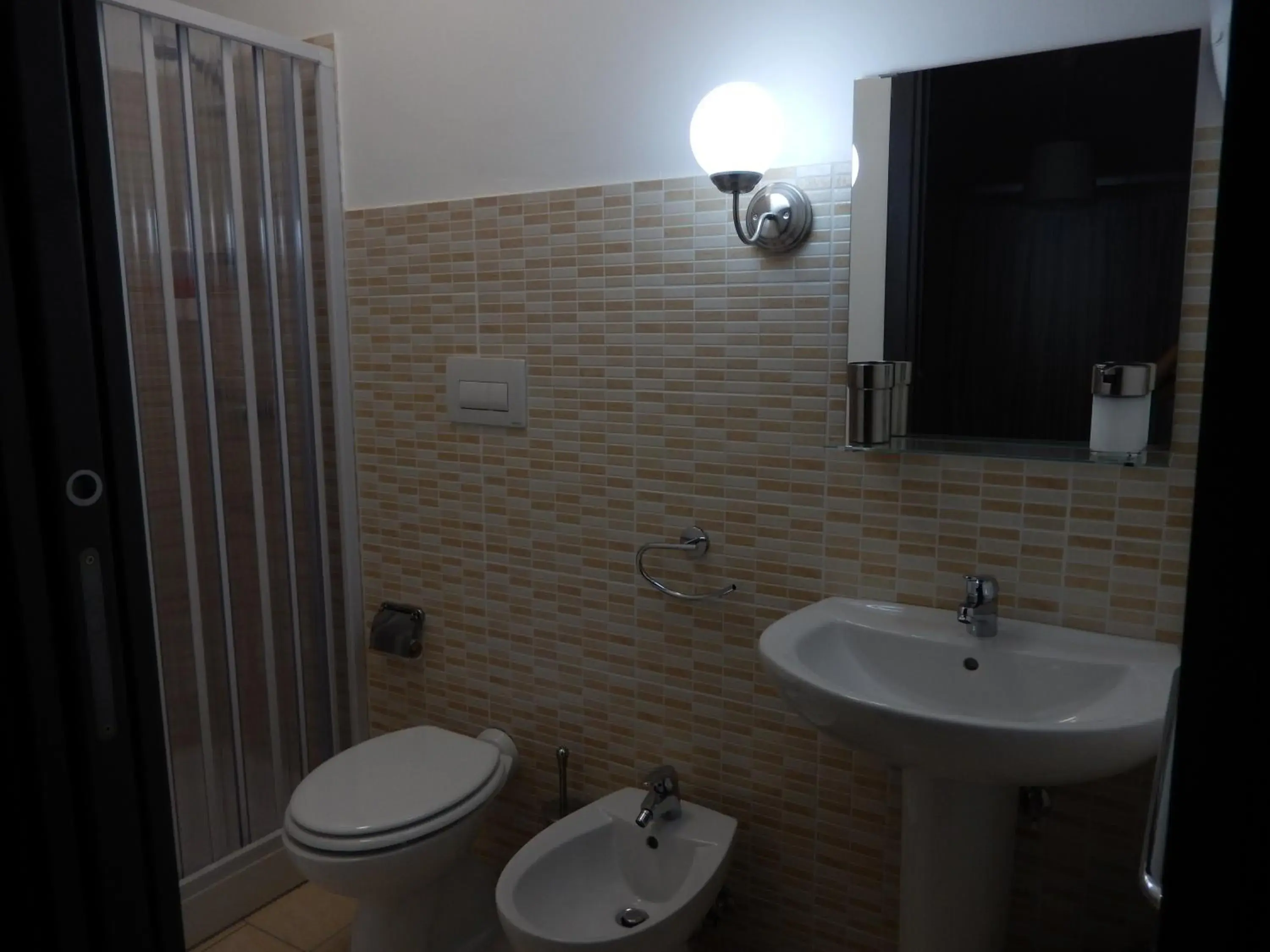 Double Room with Private Bathroom in B&B Magna Graecia Double Room with Private Bathroom in B&B Magna Graecia