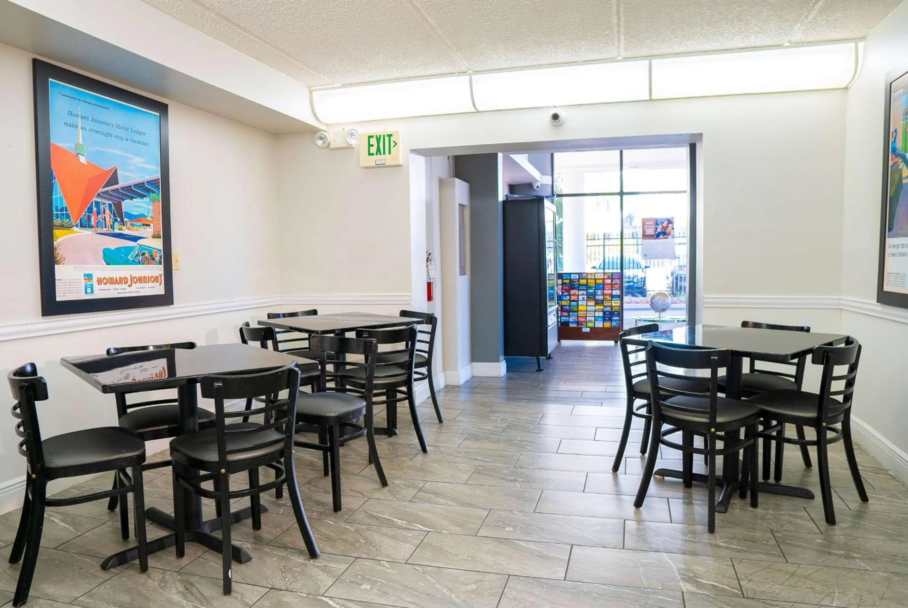 Breakfast in Howard Johnson by Wyndham Clearwater - Dunedin