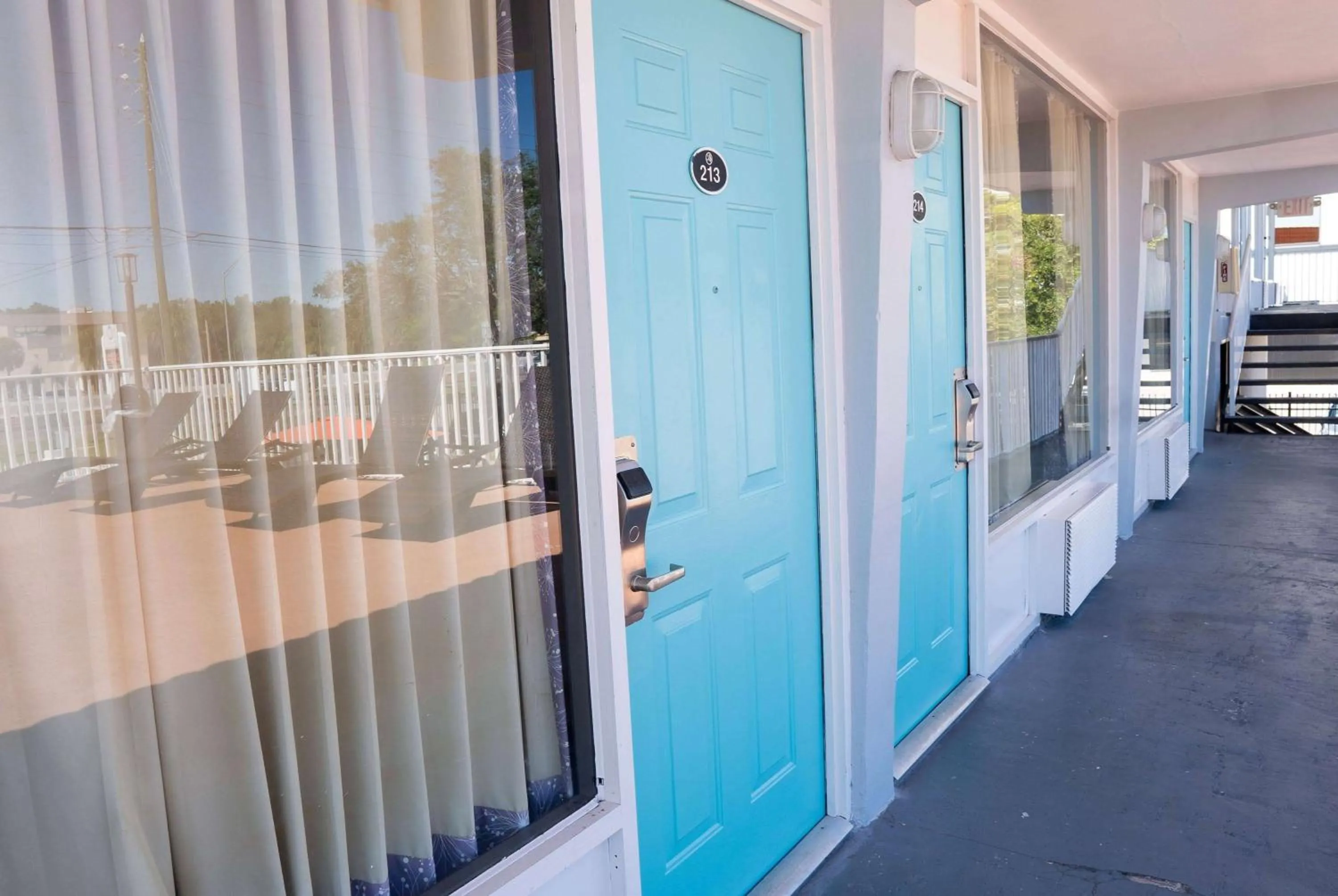 Kitchen or kitchenette in Howard Johnson by Wyndham Clearwater - Dunedin