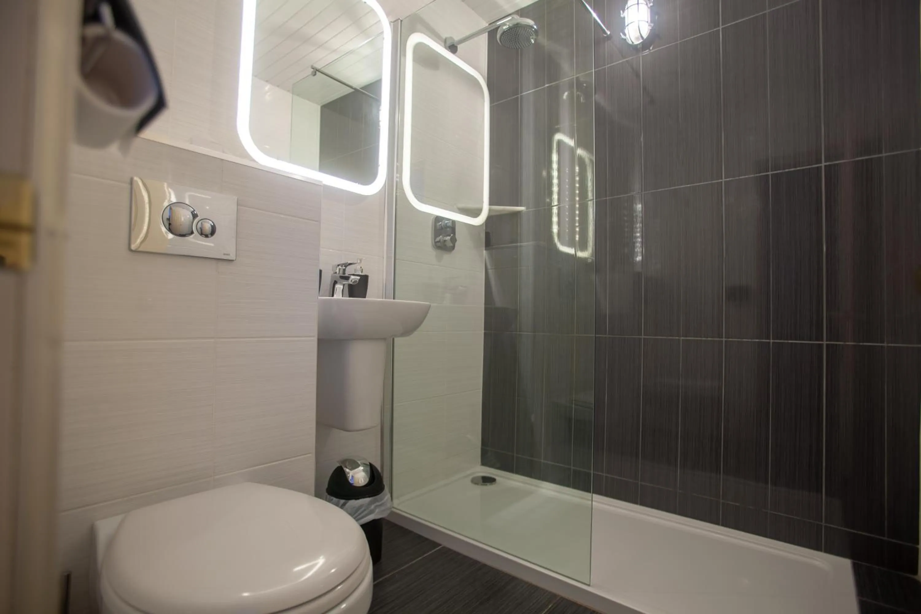 Bathroom in Hillgrove Guesthouse