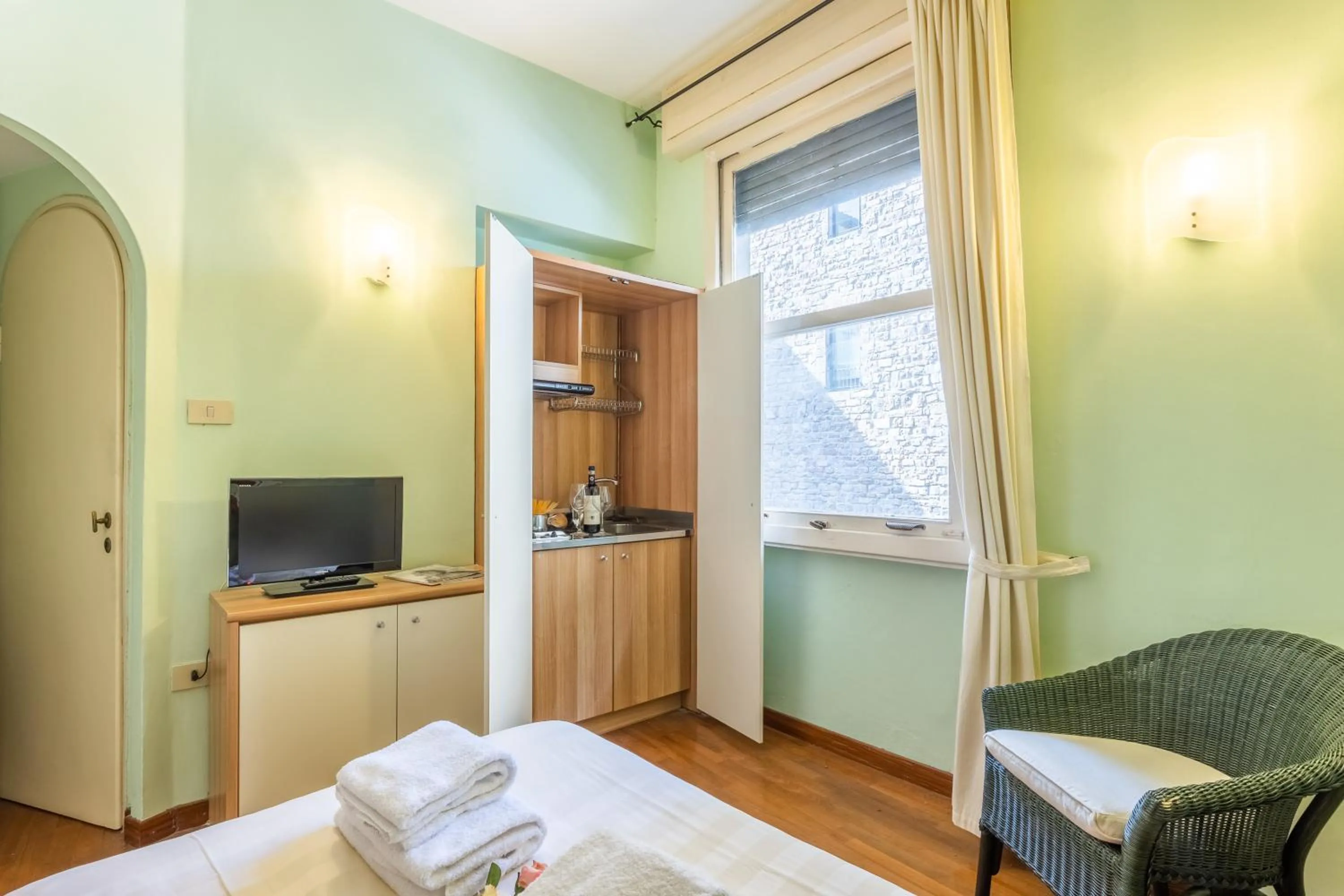 Bed in Tiny Ponte Vecchio by Mmega