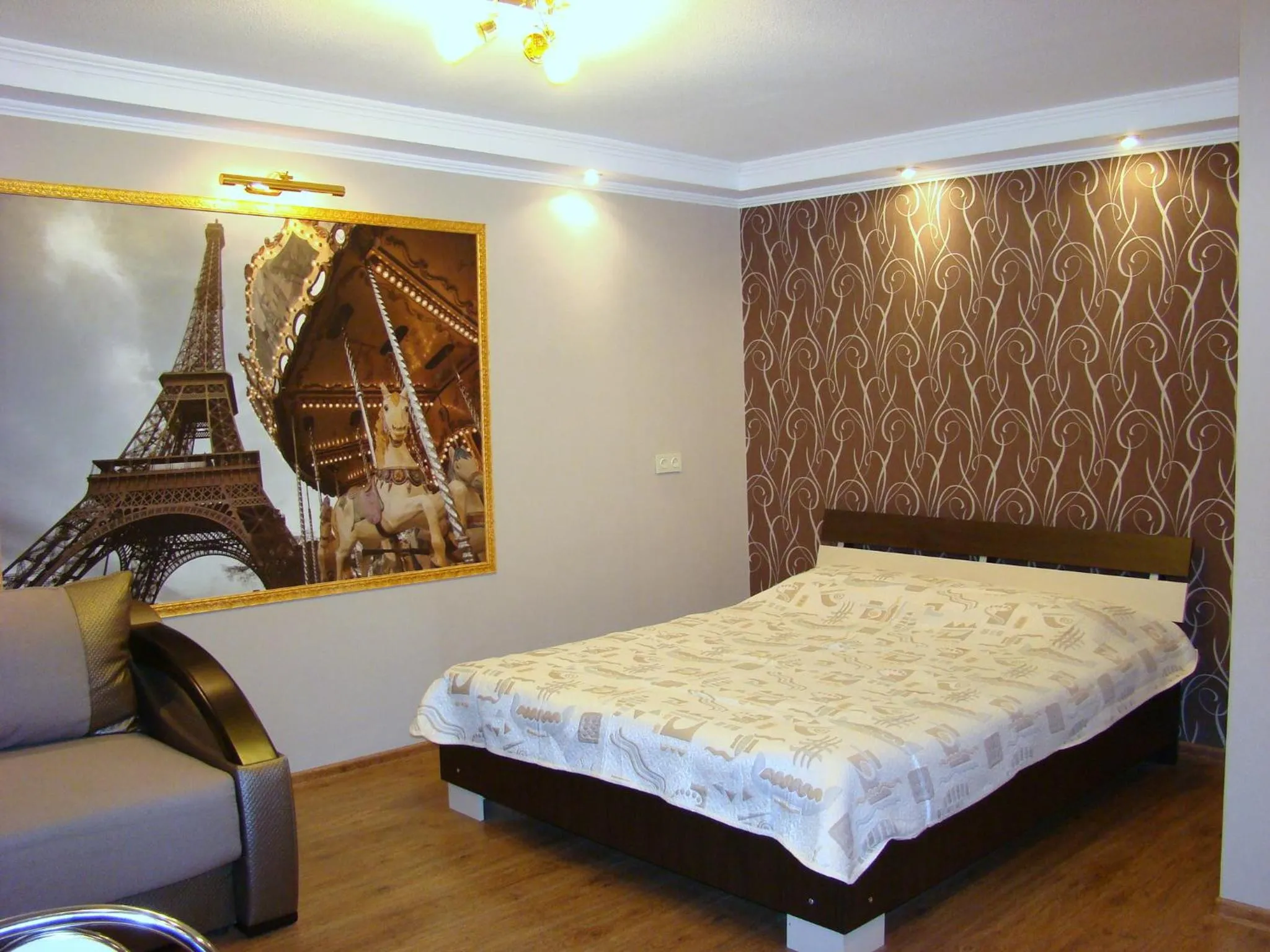 Kvartira-studio na prospekte Aleksandra Polia "Parizh" (Studio apartment on Oleksandra Polia "Paris")