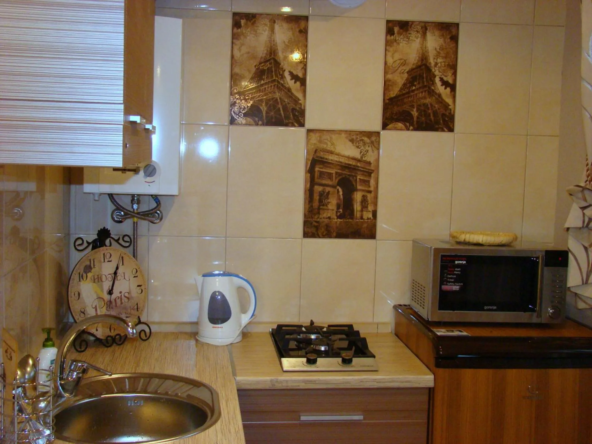 Kvartira-studio na prospekte Aleksandra Polia "Parizh" (Studio apartment on Oleksandra Polia "Paris")