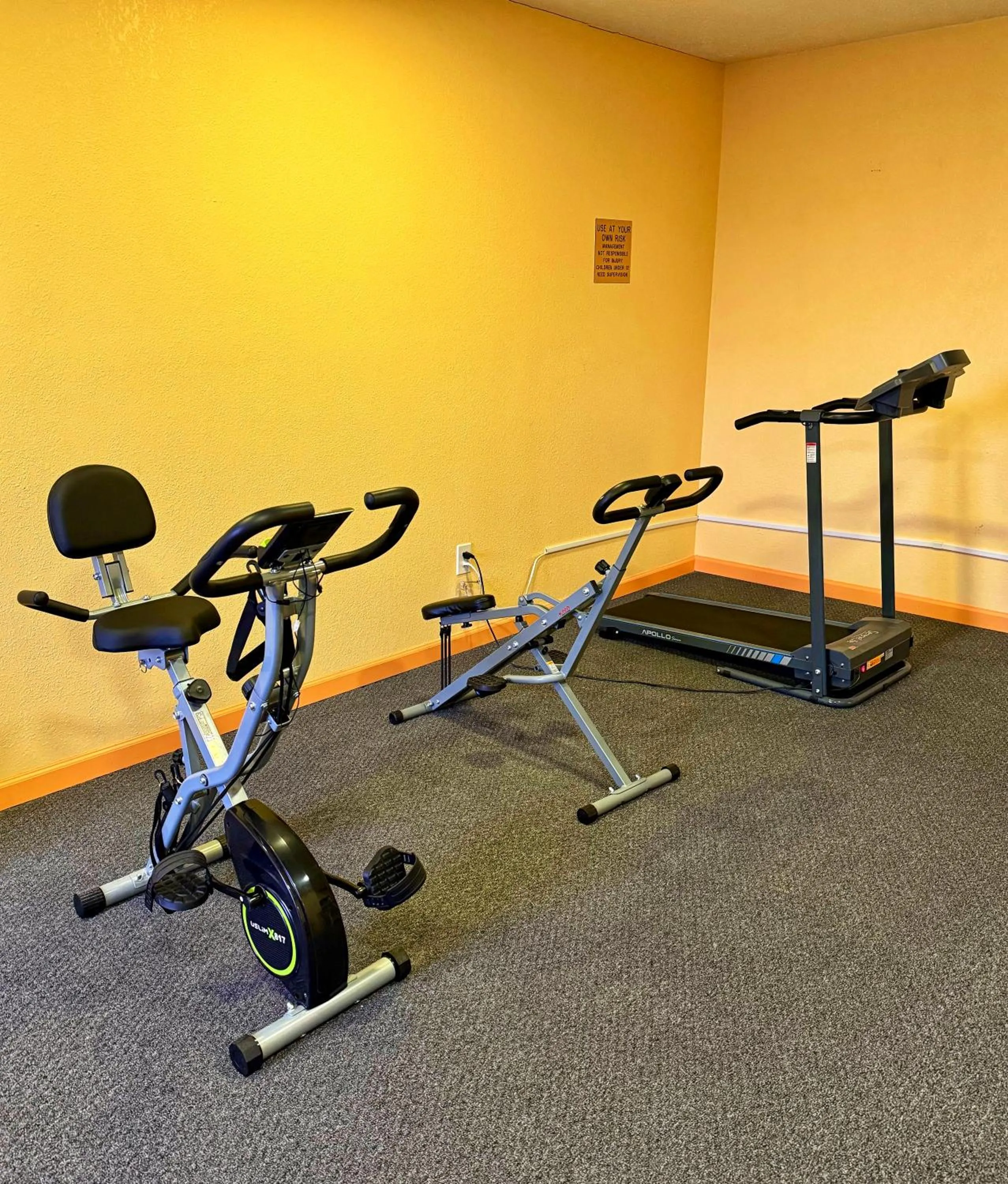 Fitness centre/facilities in Super 8 by Wyndham Hillsville