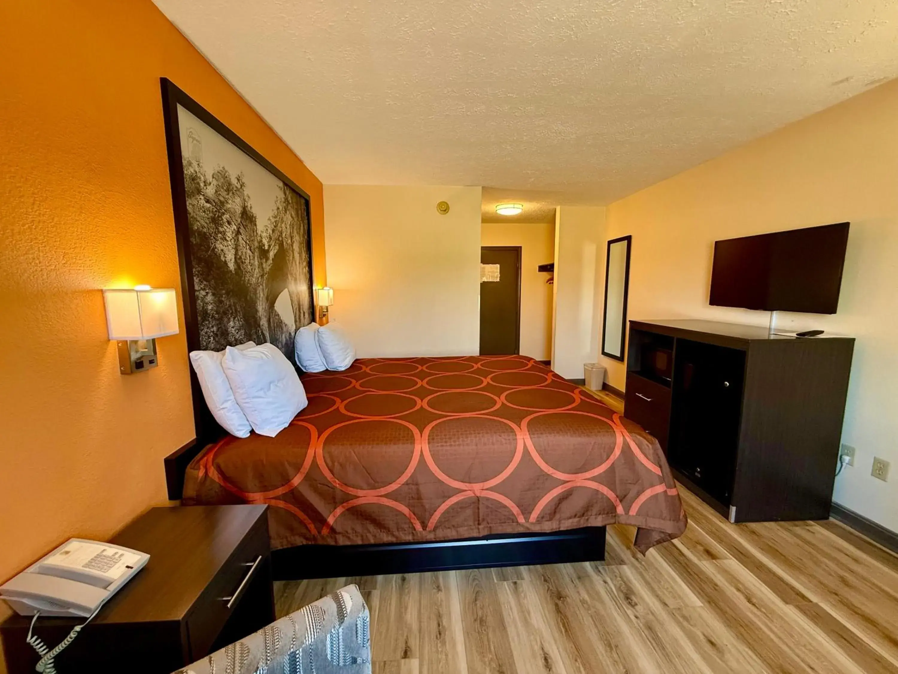 Bed in Super 8 by Wyndham Hillsville Bed in Super 8 by Wyndham Hillsville