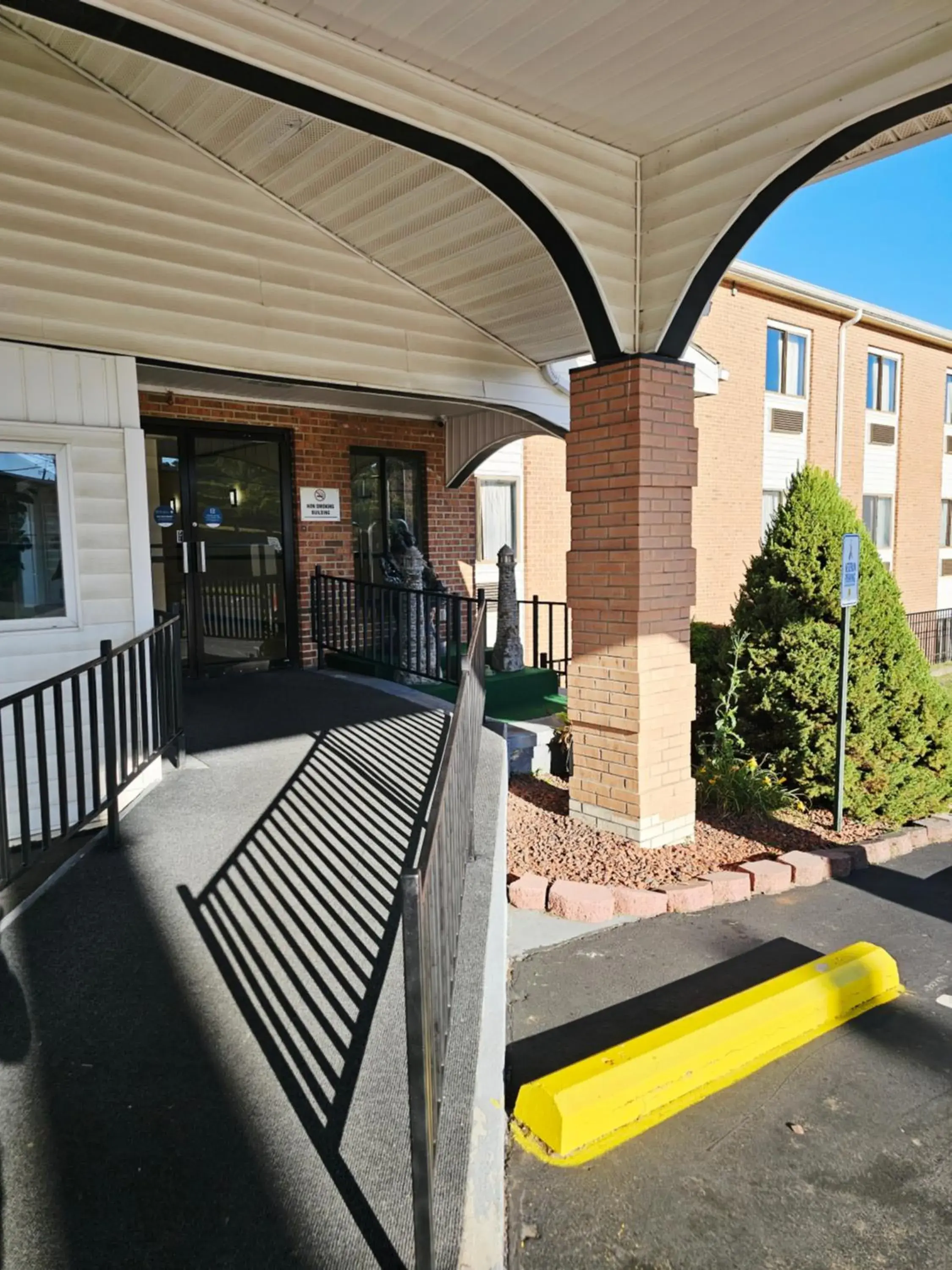 Property building in Super 8 by Wyndham Hillsville Property building in Super 8 by Wyndham Hillsville