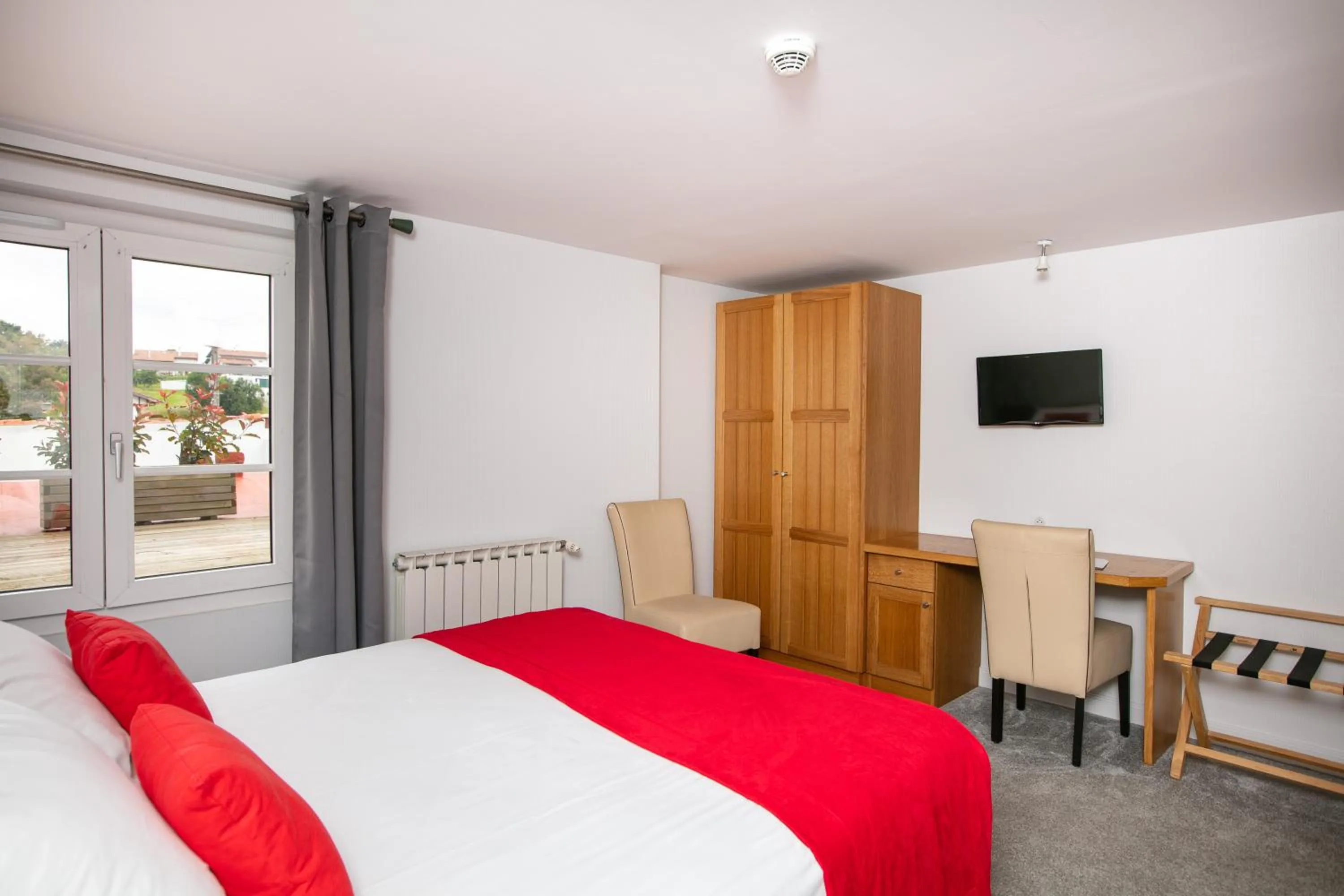 Bed in Hotel Restaurant Bonnet