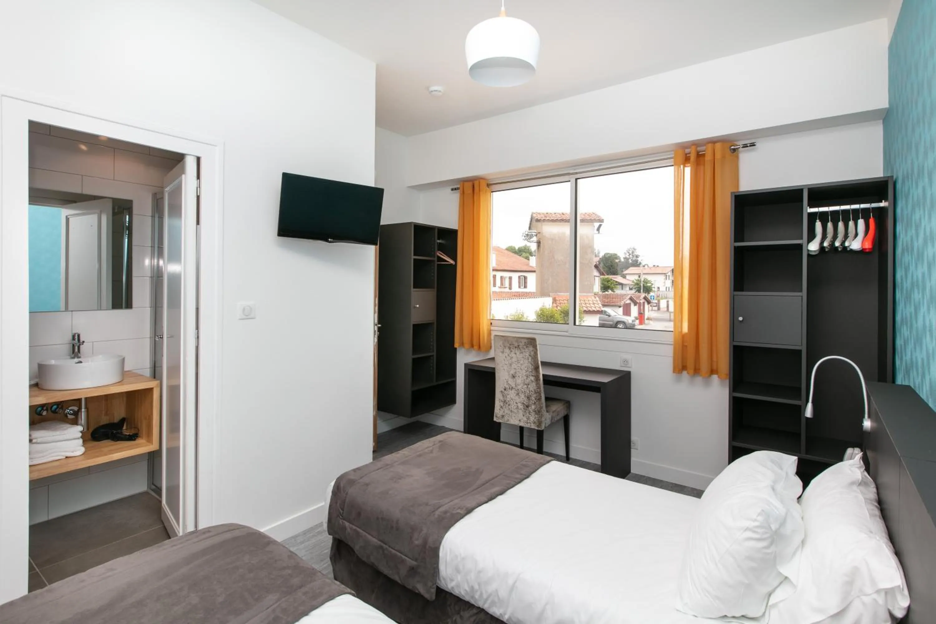 Bed in Hotel Restaurant Bonnet