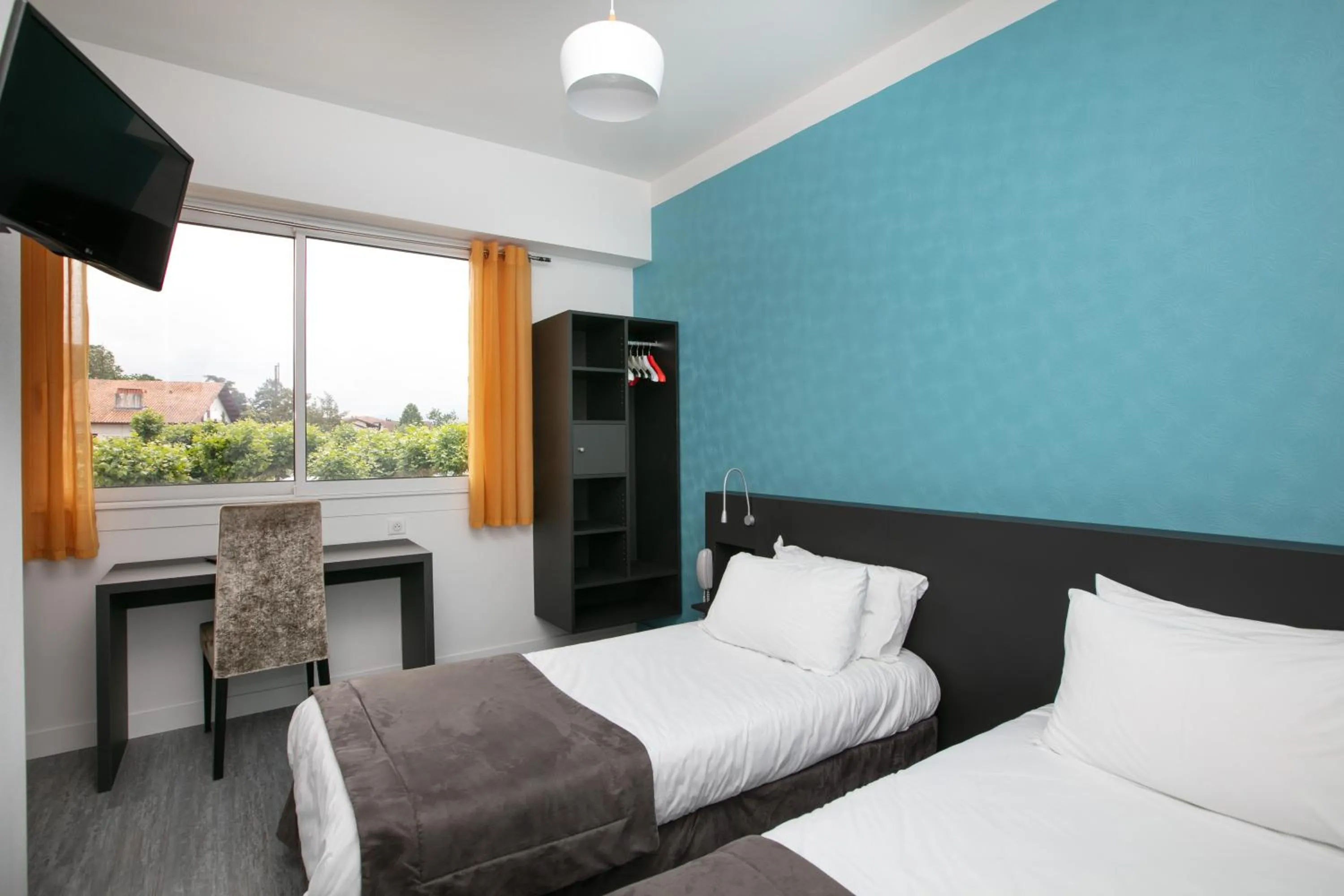 Bed in Hotel Restaurant Bonnet