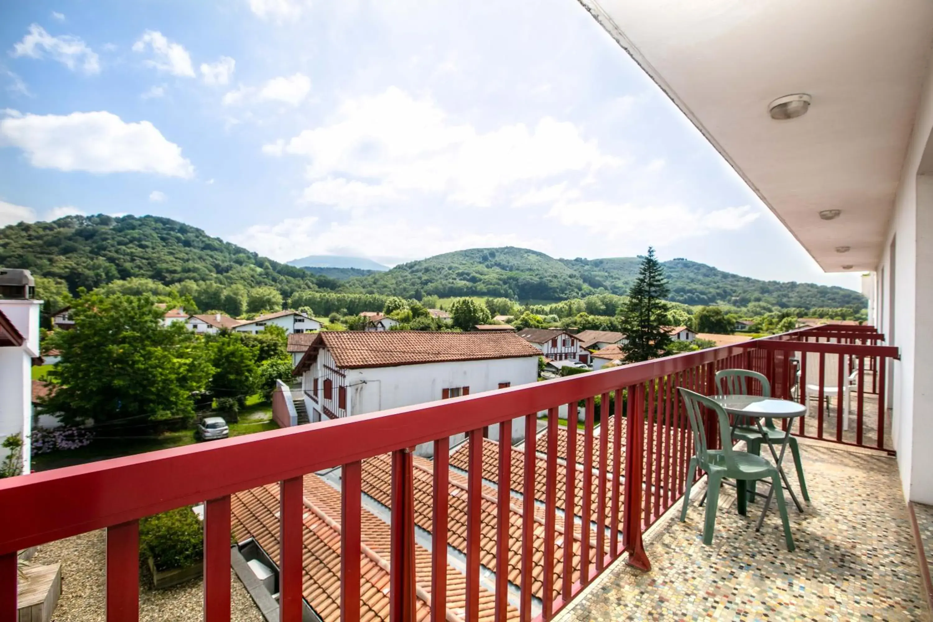 Family Suite with Balcony in Hotel Restaurant Bonnet Family Suite with Balcony in Hotel Restaurant Bonnet