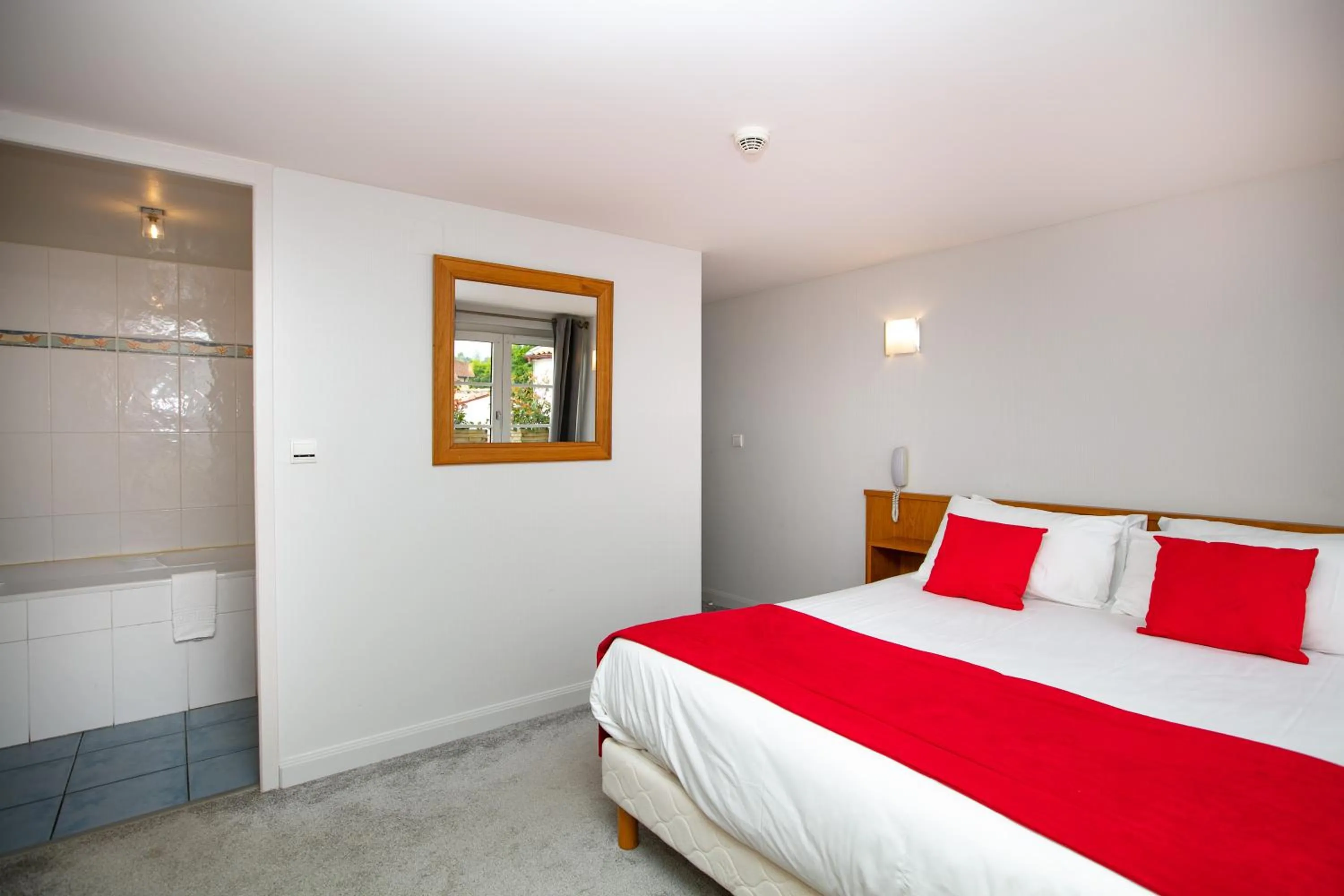 Bed in Hotel Restaurant Bonnet