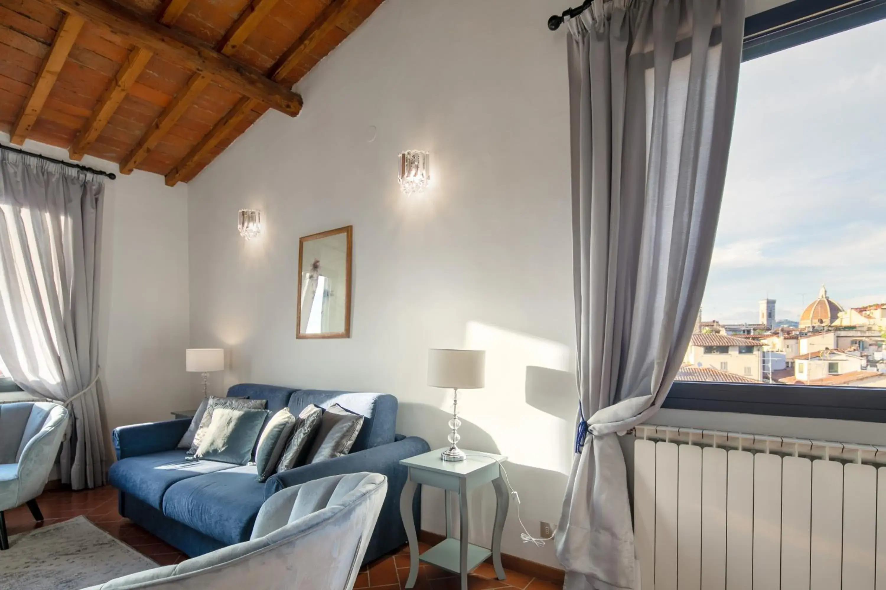 Living room, Bed in Pitti Luxury Terrace by Mmega Living room, Bed in Pitti Luxury Terrace by Mmega