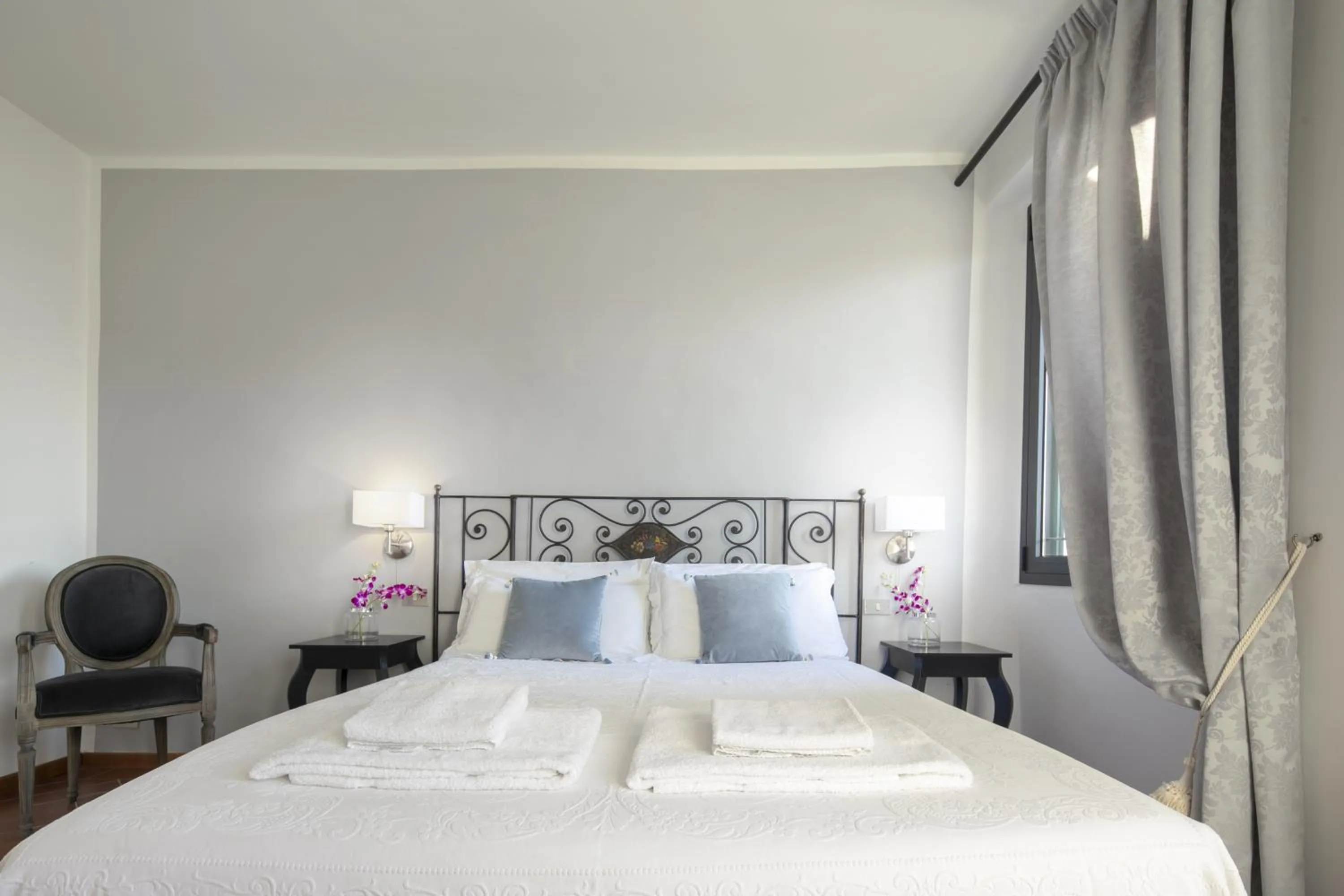 Bed in Pitti Luxury Terrace by Mmega