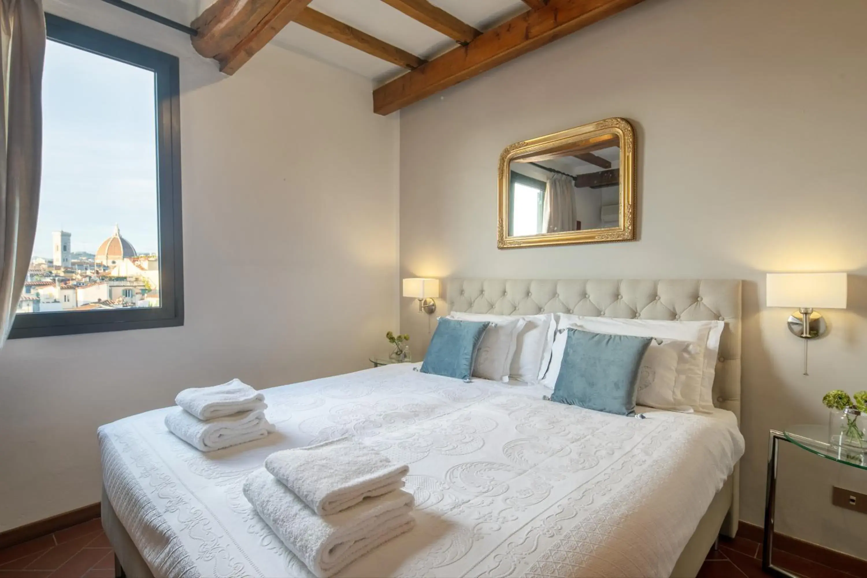 Bed in Pitti Luxury Terrace by Mmega Bed in Pitti Luxury Terrace by Mmega