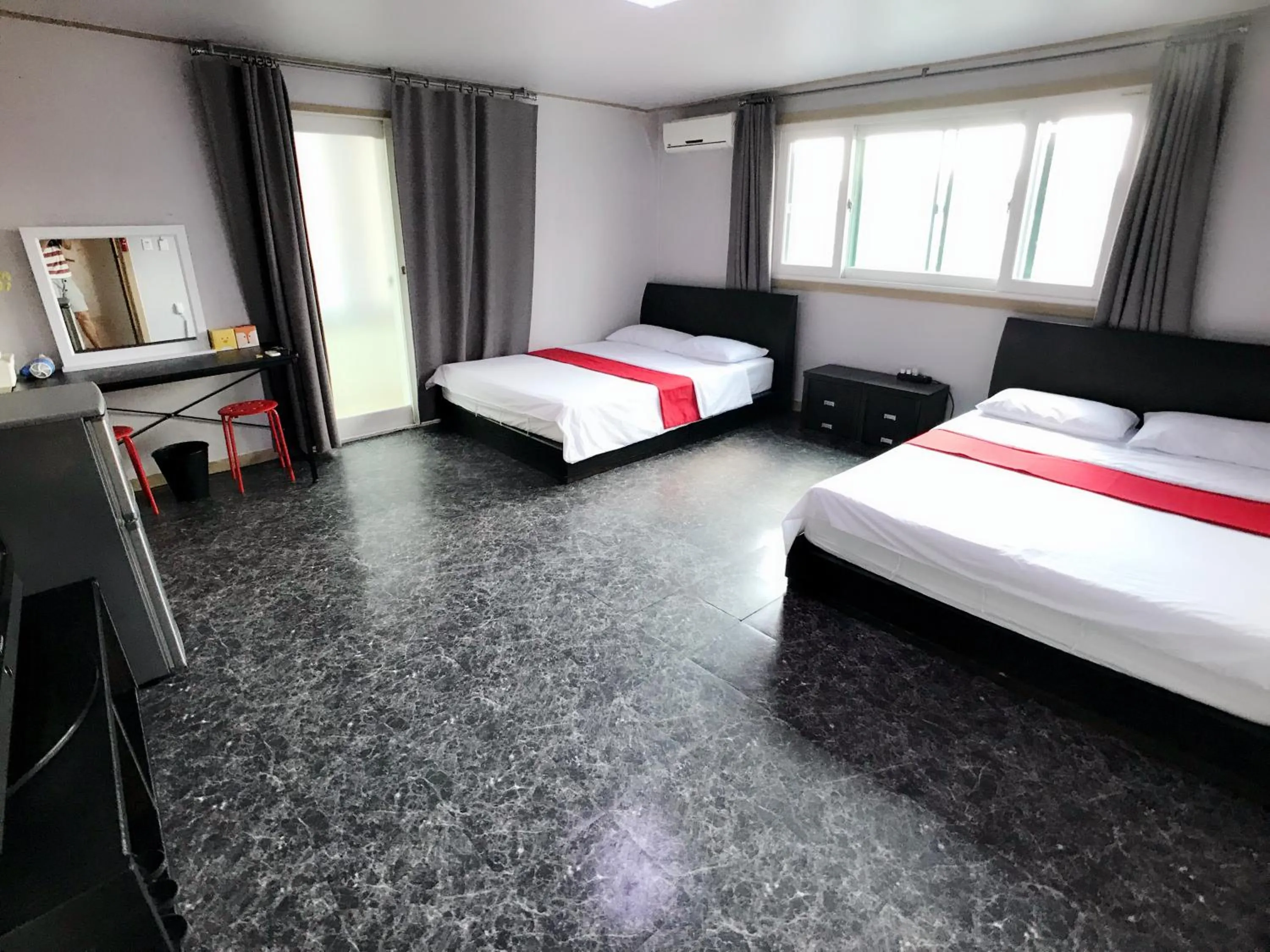 Photo of the whole room, Bed in 1012 House Namsan - Foreigner Only